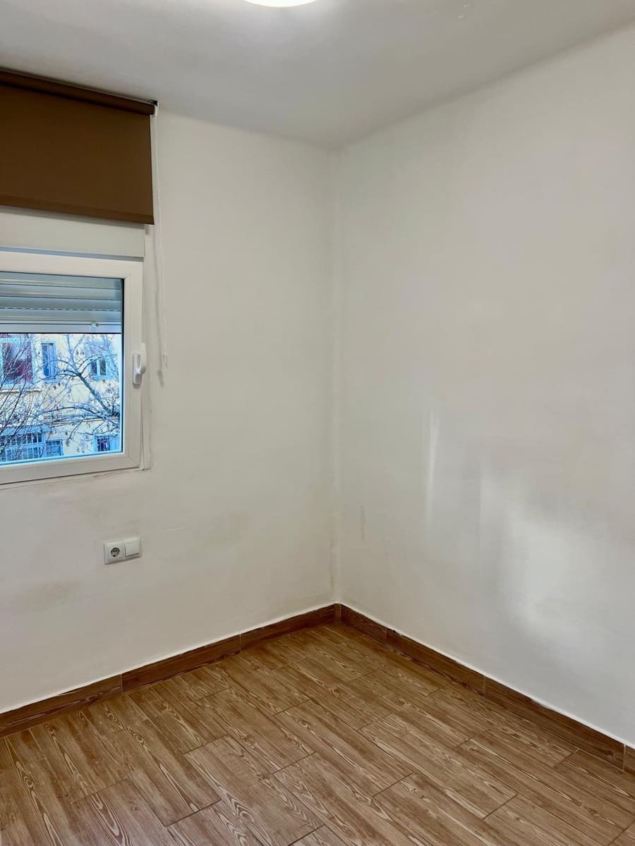 3 soveværelse Lejlighed til leje i Granada by - € 700 (Ref: 9645177)