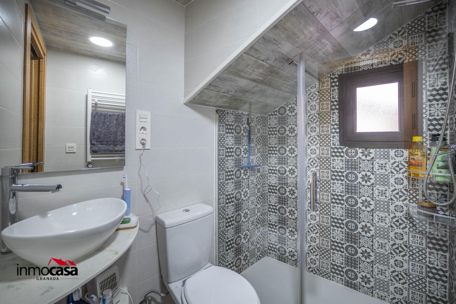 Chalet de 4 habitaciones en Albolote en venta - 200.000 € (Ref: 9652174)