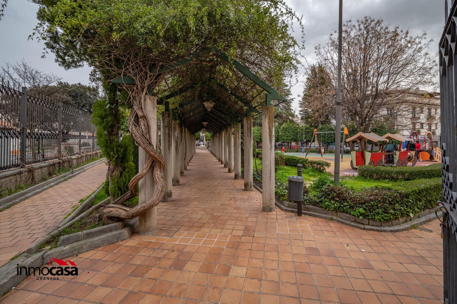 Chalet de 4 habitaciones en Albolote en venta - 200.000 € (Ref: 9652174)