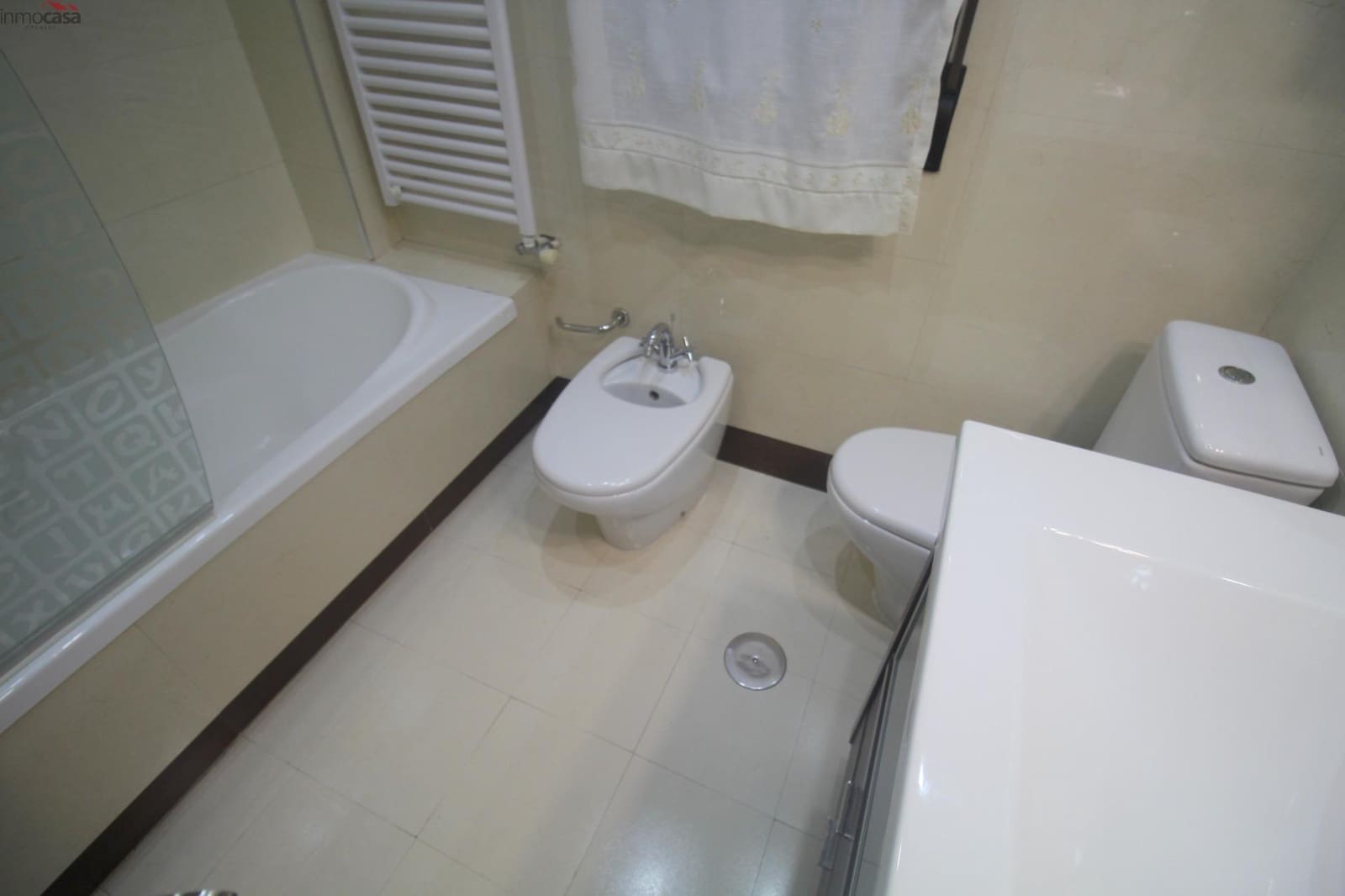 3 makuuhuone Asunto vuokrattavana paikassa Armilla mukana 
autotalli - 750 € (Ref: 9656238)