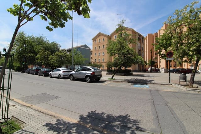 2 slaapkamer Appartement te huur in Granada stad - € 380 (Ref: 9656239)