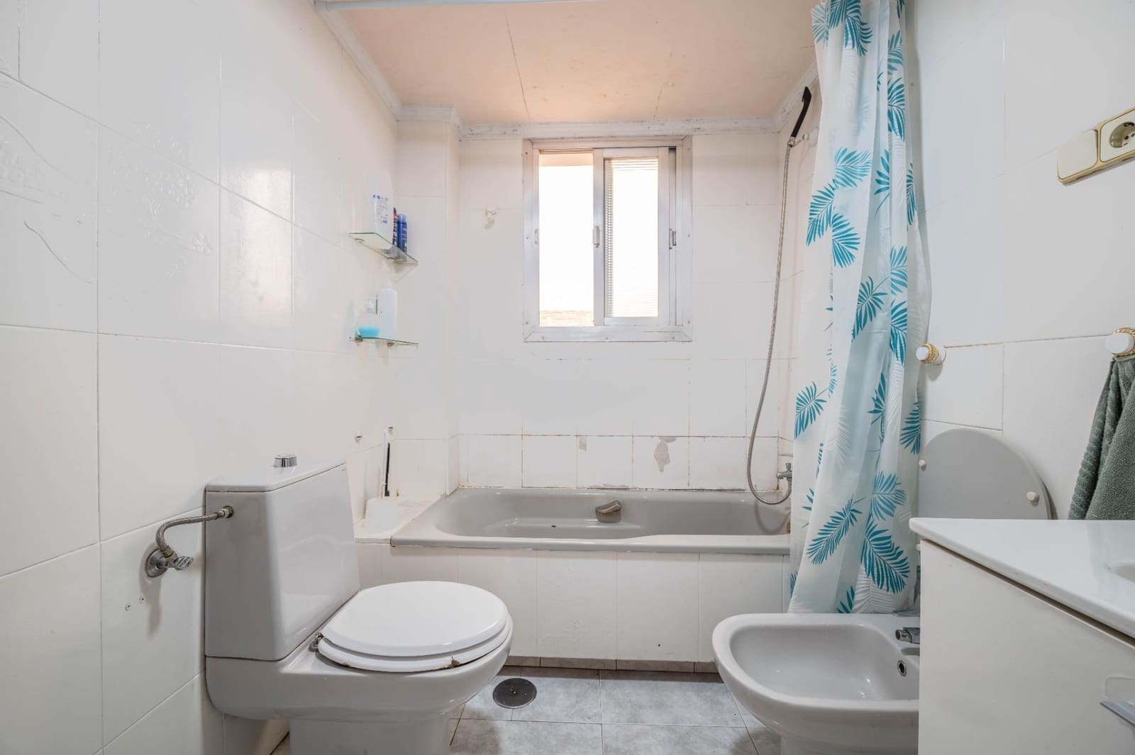 4 bedroom Flat for sale in Granada city - € 245,000 (Ref: 9666728)