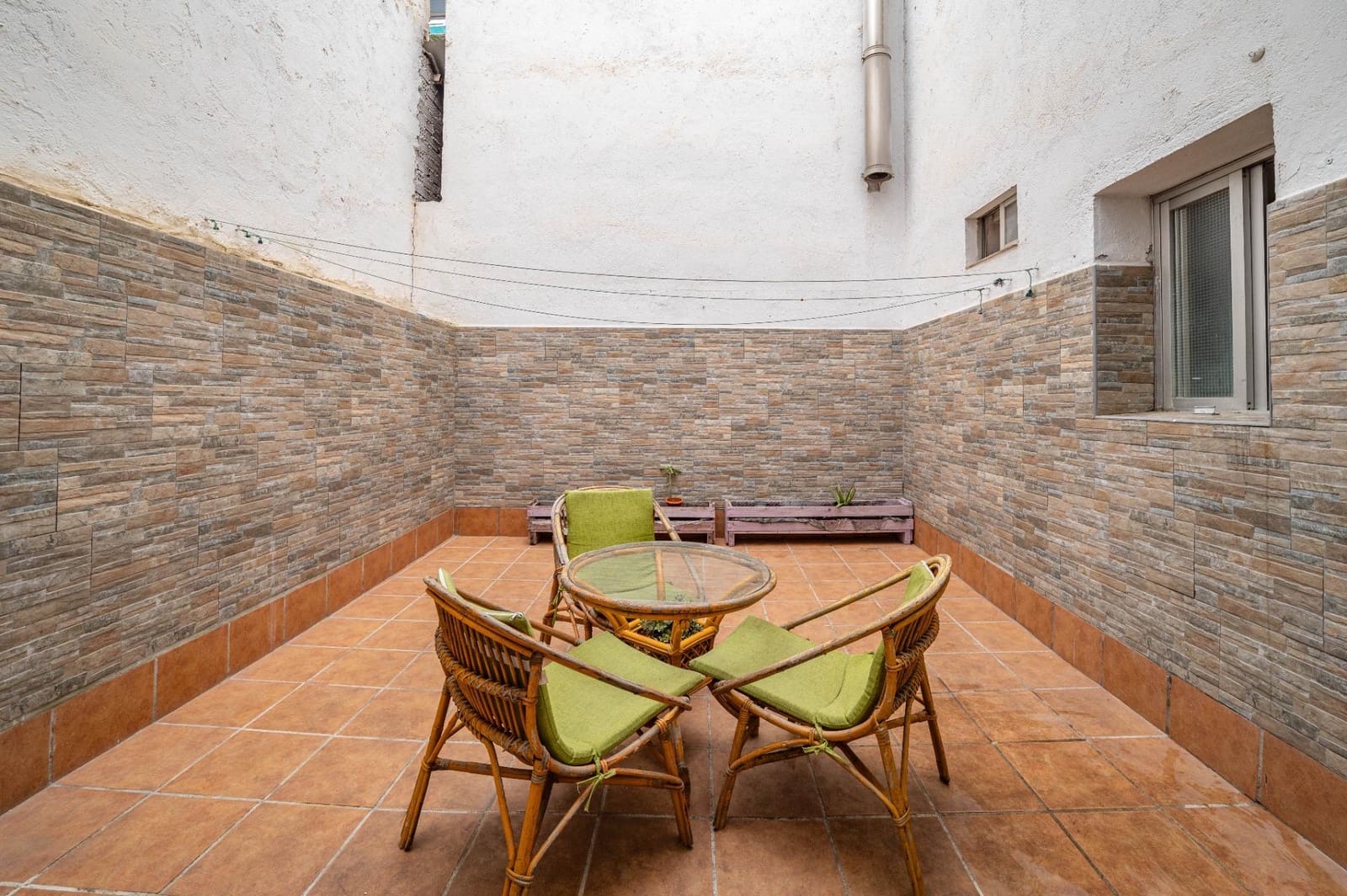 4 bedroom Flat for sale in Granada city - € 245,000 (Ref: 9666728)