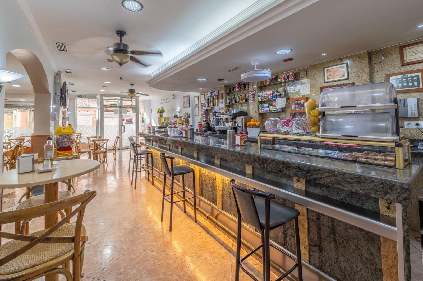 Business for sale in Armilla - € 279,900 (Ref: 9686593)