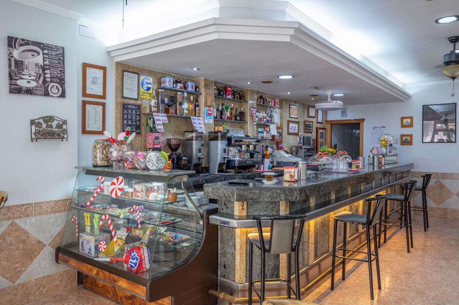 Business for sale in Armilla - € 279,900 (Ref: 9686593)