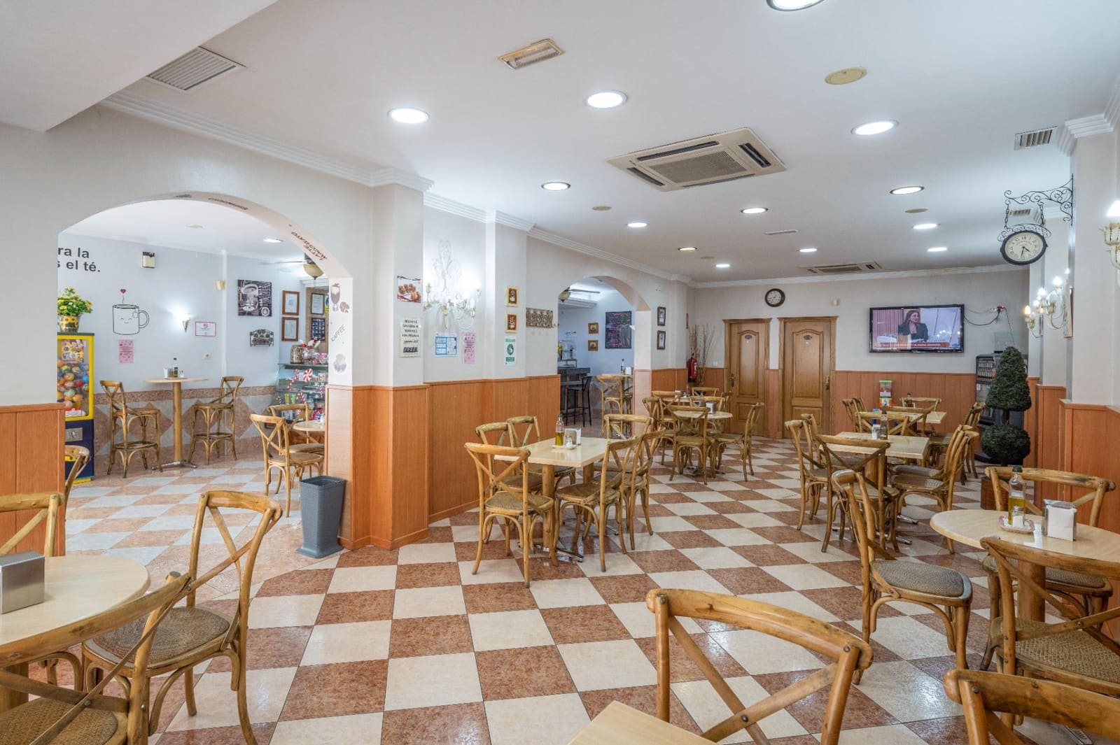 Business for sale in Armilla - € 279,900 (Ref: 9686593)