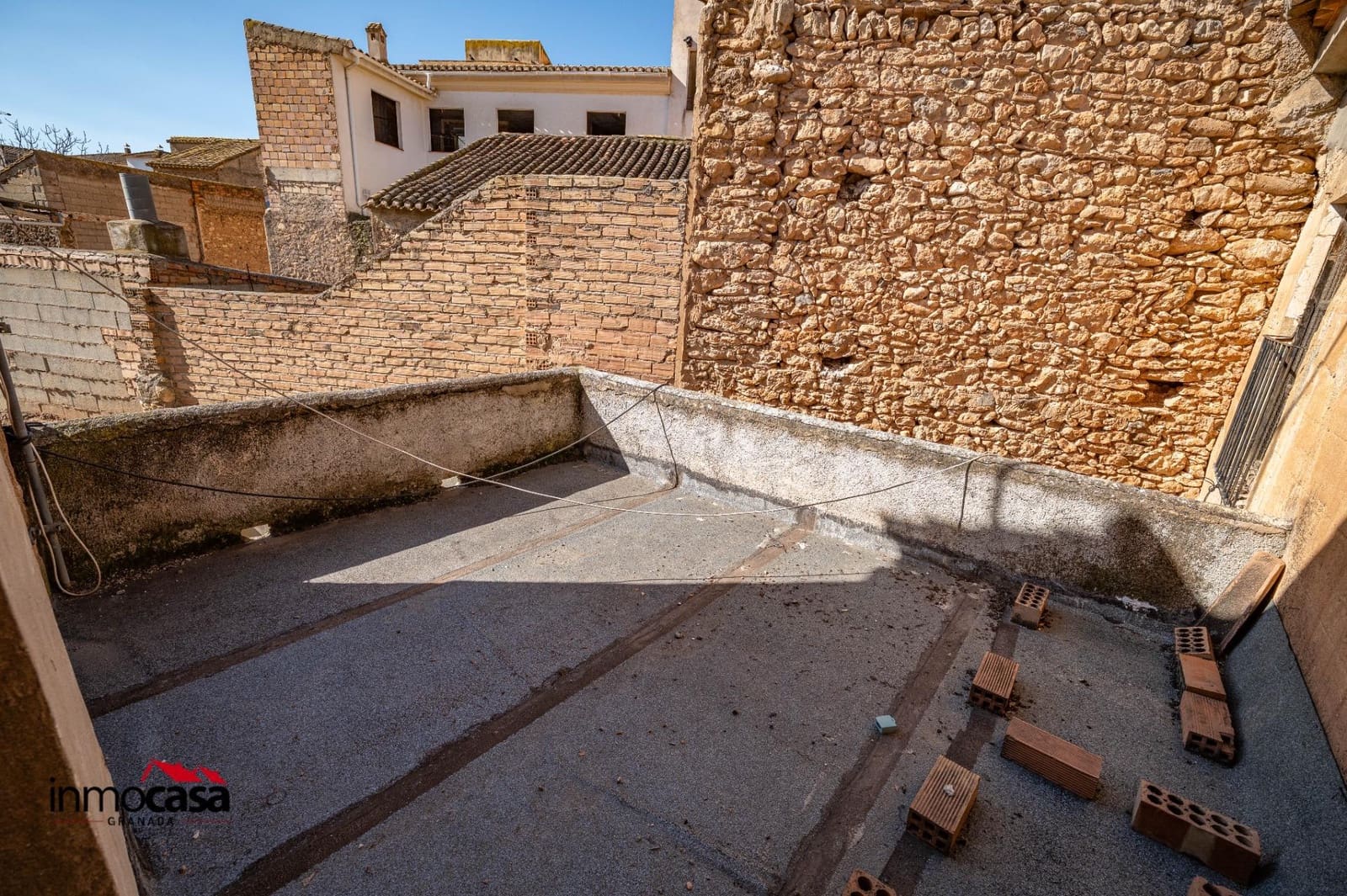 9 soveværelse Byhus til salg i Padul med garage - € 125.000 (Ref: 9720123)