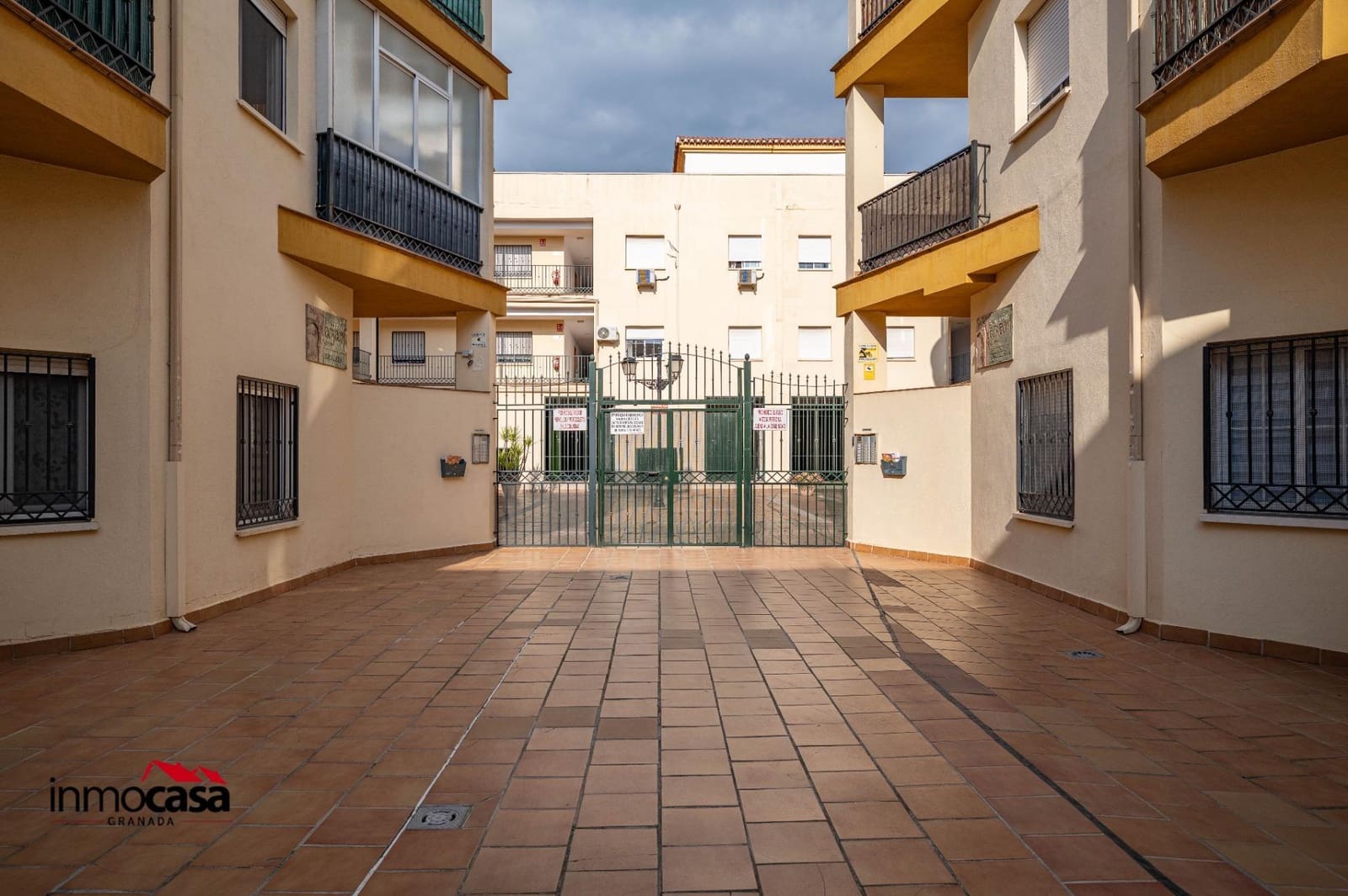 2 bedroom Flat for sale in Las Gabias with garage - € 150,000 (Ref: 9732370)