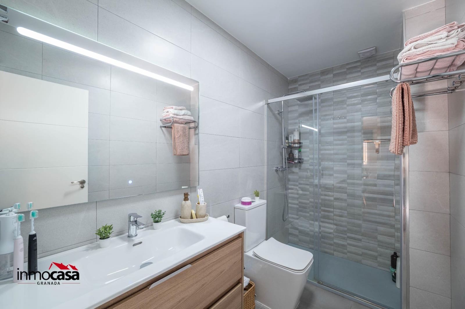 2 bedroom Flat for sale in Las Gabias with garage - € 150,000 (Ref: 9732370)