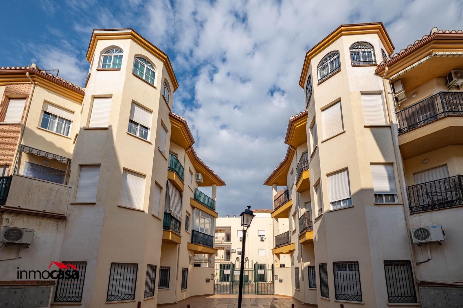 2 bedroom Flat for sale in Las Gabias with garage - € 150,000 (Ref: 9732370)