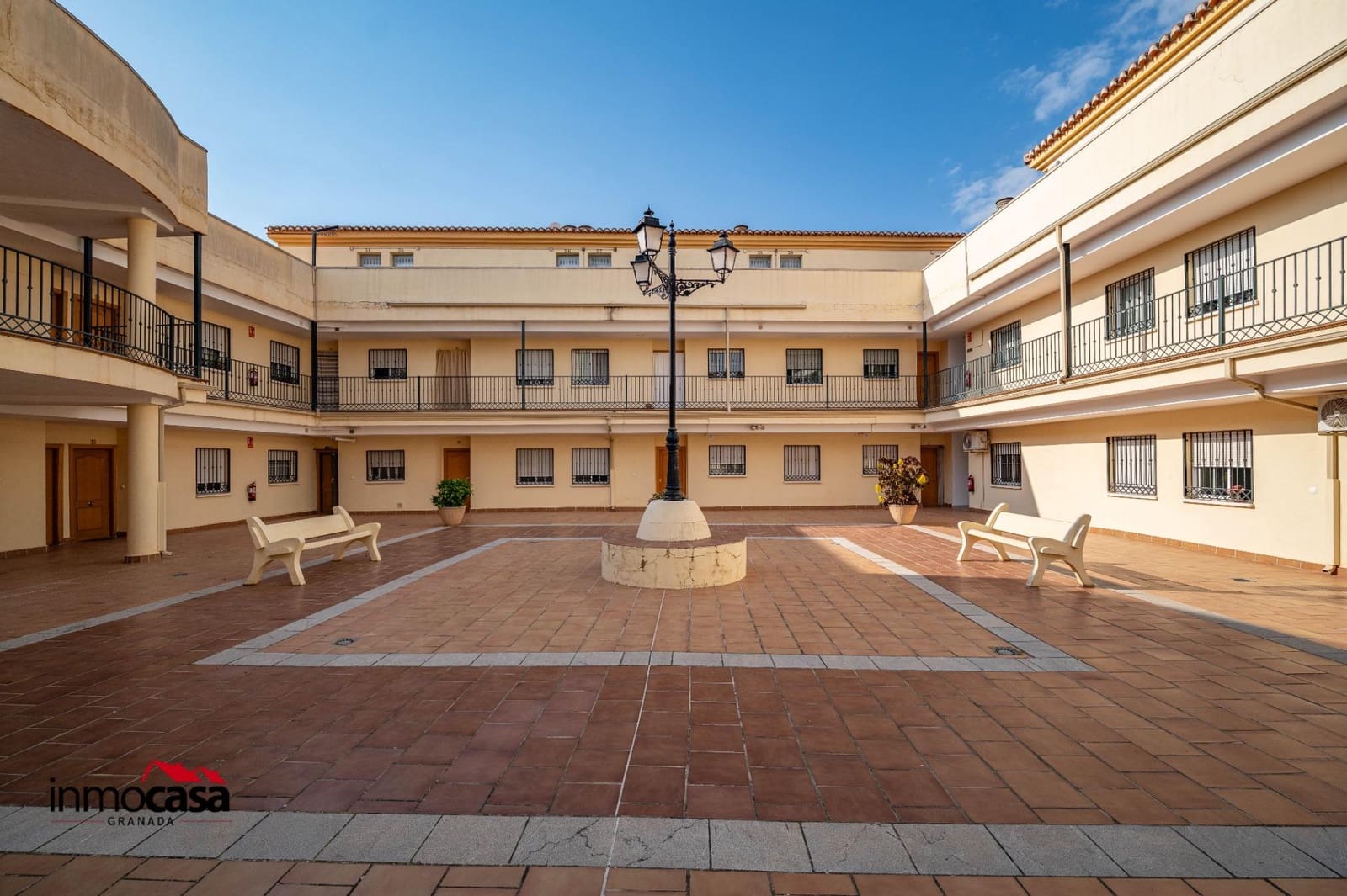 2 bedroom Flat for sale in Las Gabias with garage - € 150,000 (Ref: 9732370)