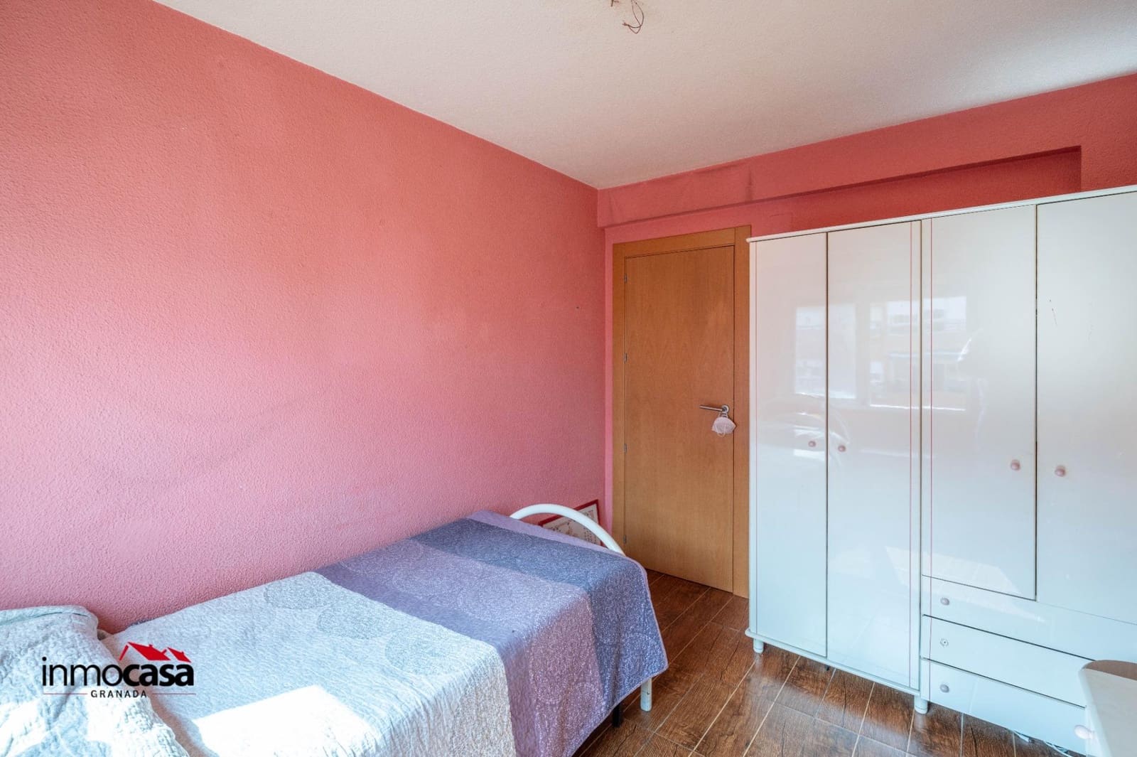 3 bedroom Flat for sale in Granada city with garage - € 229,900 (Ref: 9732371)