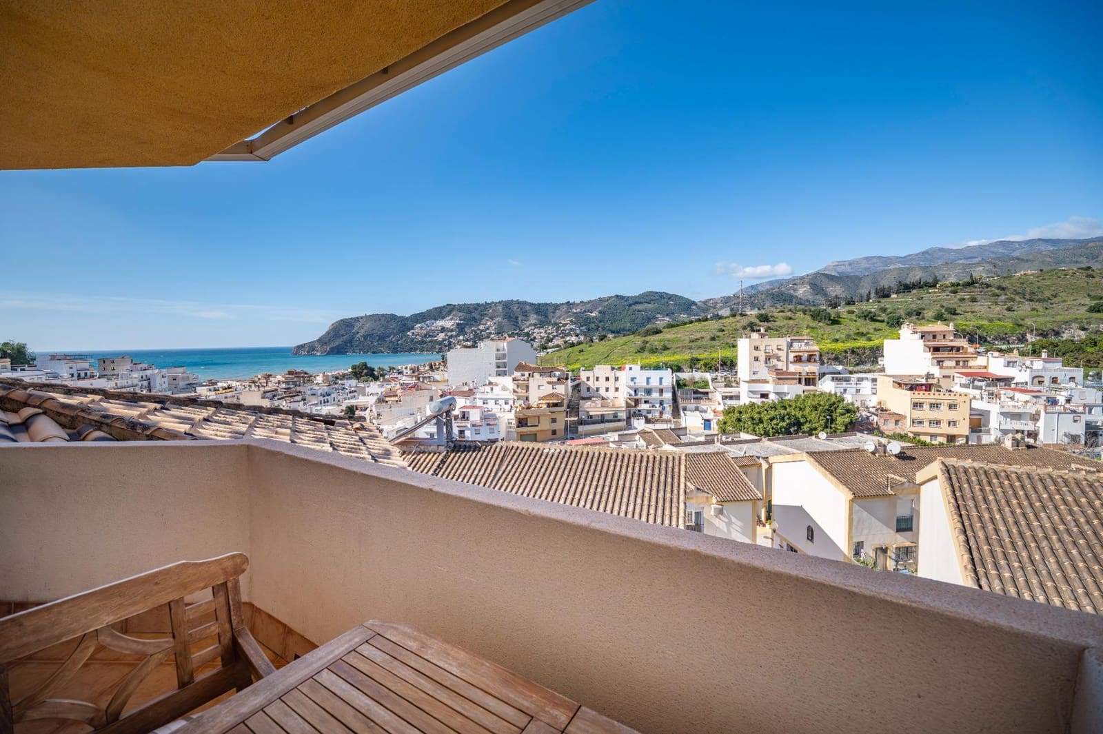 3 slaapkamer Huis te koop in La Herradura met garage - € 339.900 (Ref: 9743214)