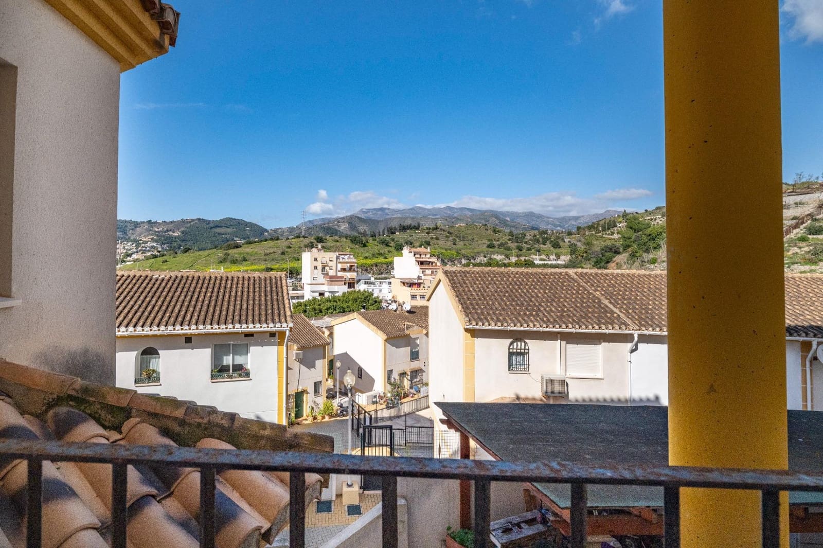 3 slaapkamer Huis te koop in La Herradura met garage - € 339.900 (Ref: 9743214)