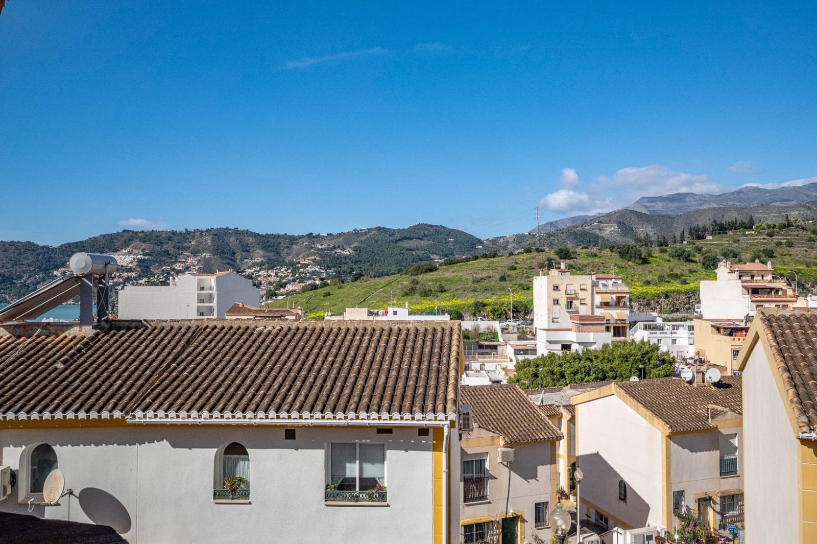 3 slaapkamer Huis te koop in La Herradura met garage - € 339.900 (Ref: 9743214)