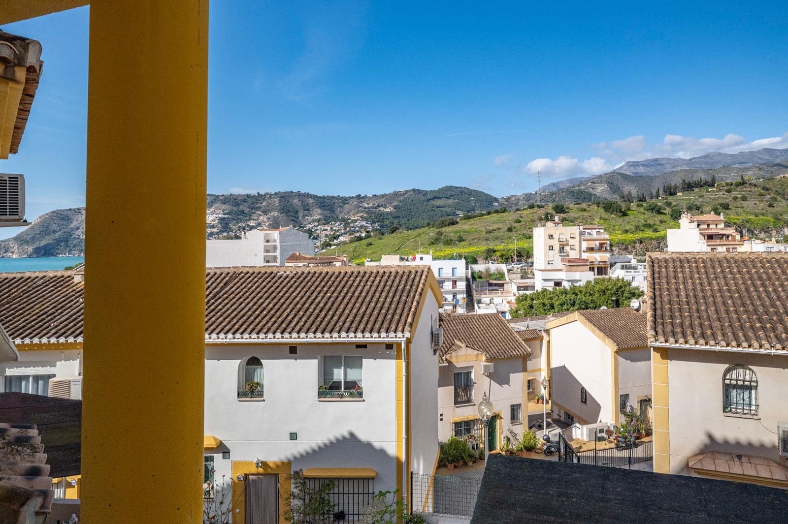 3 slaapkamer Huis te koop in La Herradura met garage - € 339.900 (Ref: 9743214)