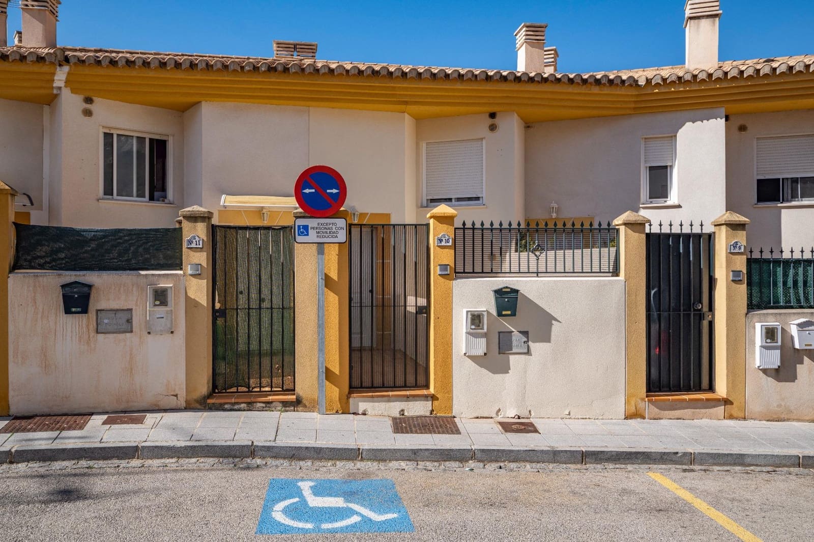 3 slaapkamer Huis te koop in La Herradura met garage - € 339.900 (Ref: 9743214)