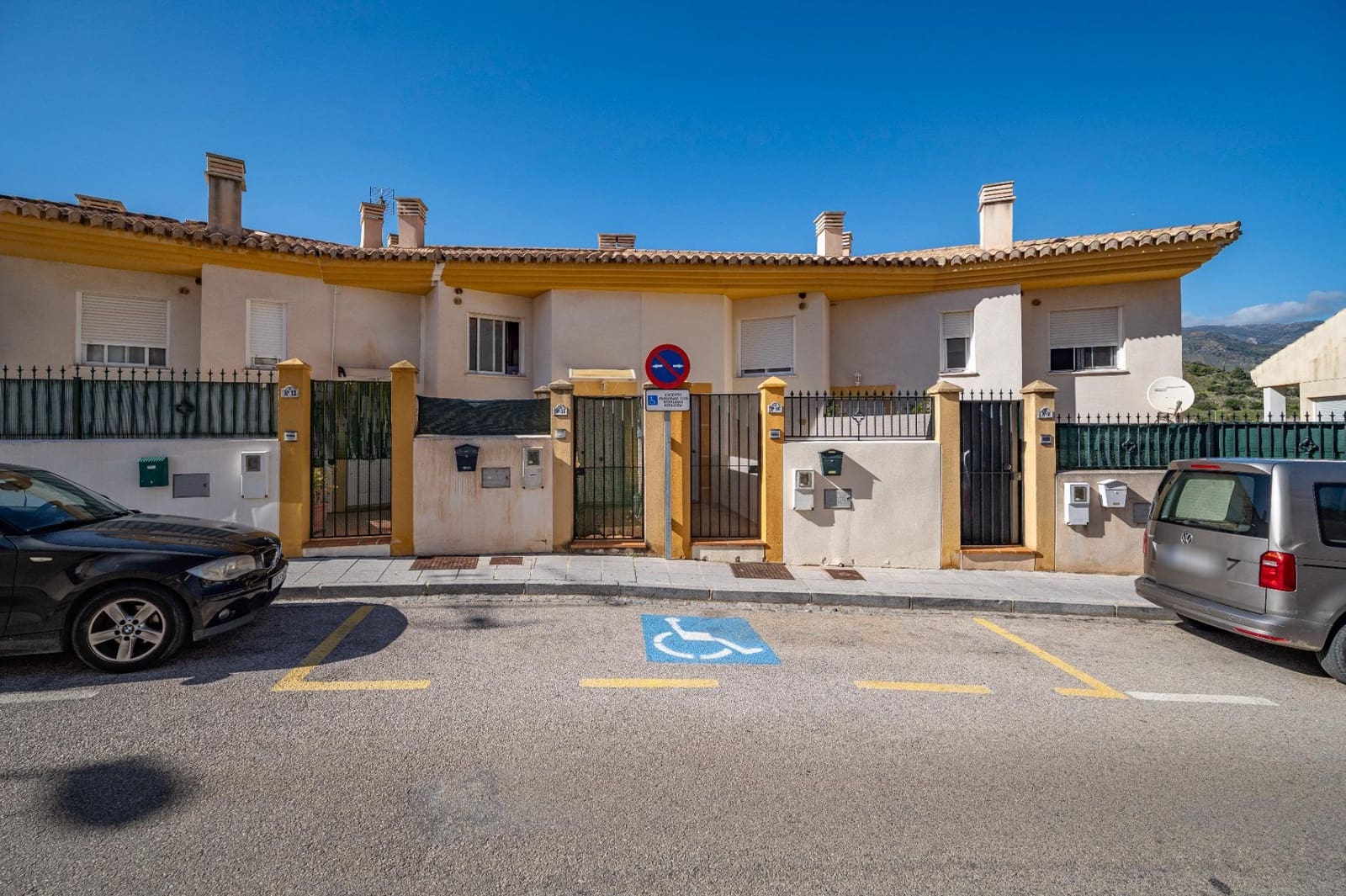 3 slaapkamer Huis te koop in La Herradura met garage - € 339.900 (Ref: 9743214)