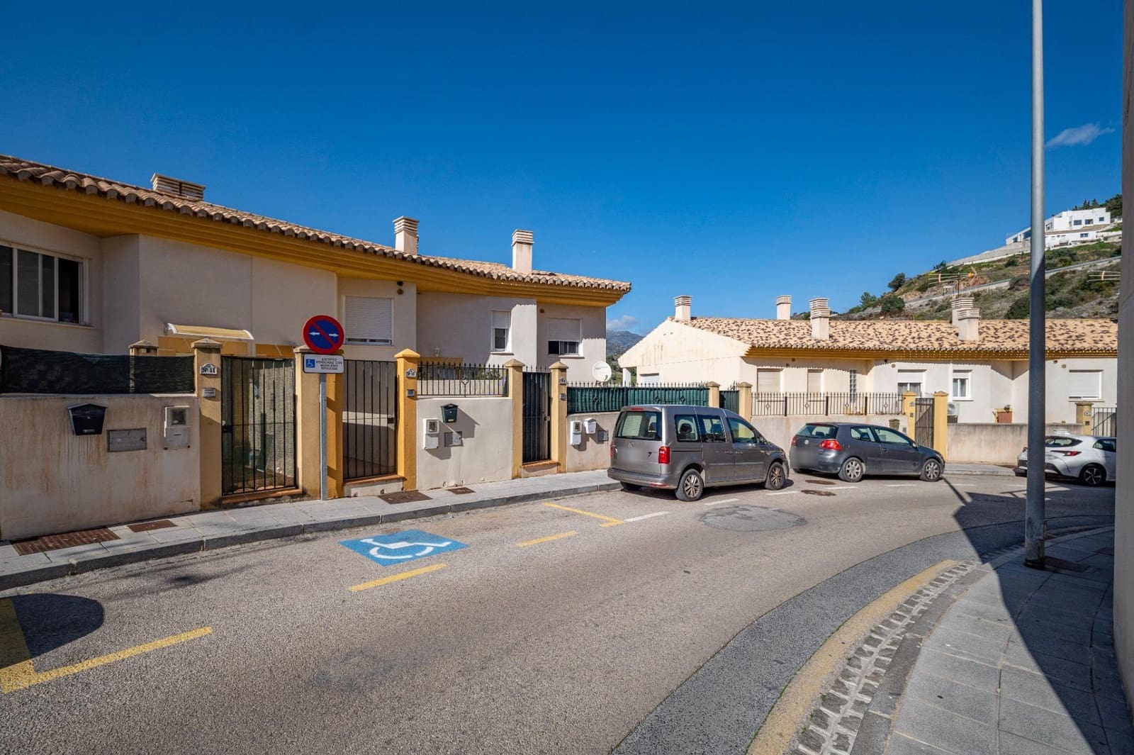3 slaapkamer Huis te koop in La Herradura met garage - € 339.900 (Ref: 9743214)
