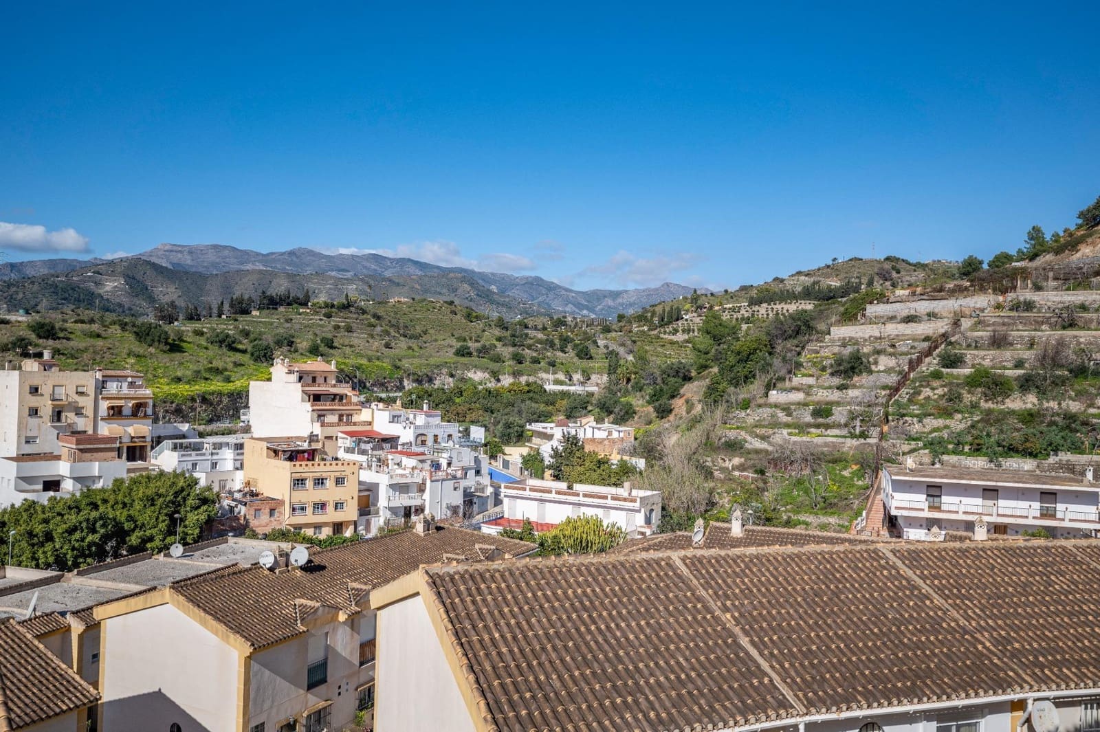 3 slaapkamer Huis te koop in La Herradura met garage - € 339.900 (Ref: 9743214)