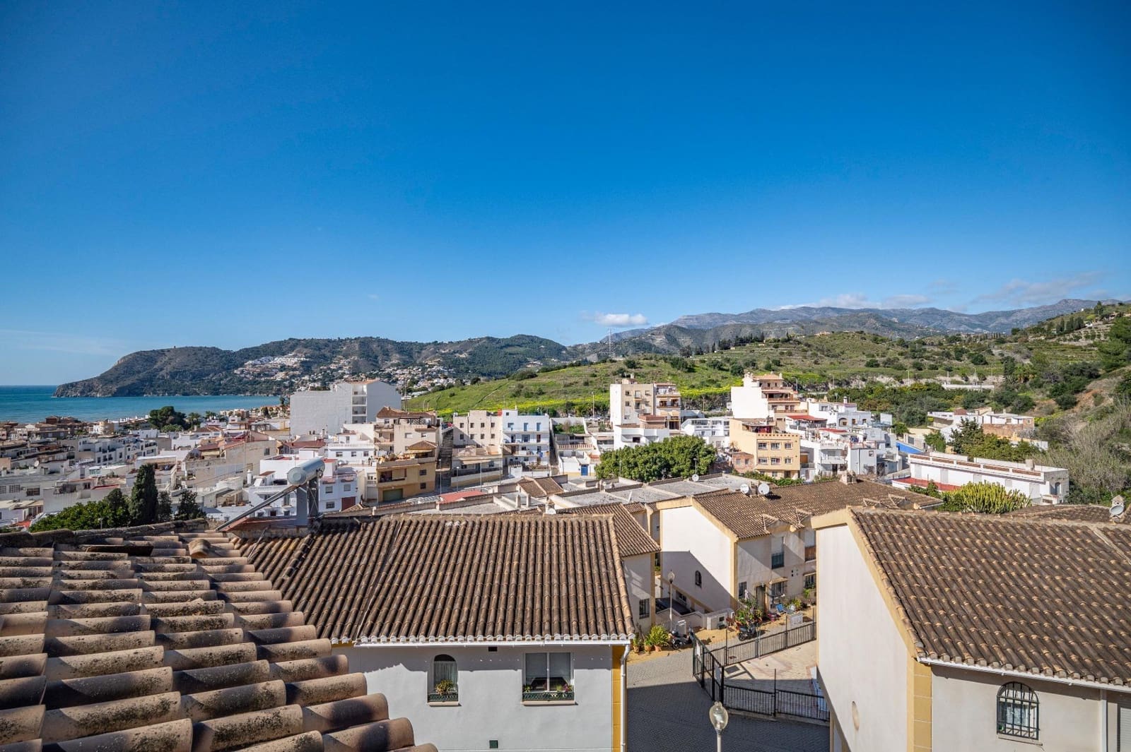 3 slaapkamer Huis te koop in La Herradura met garage - € 339.900 (Ref: 9743214)