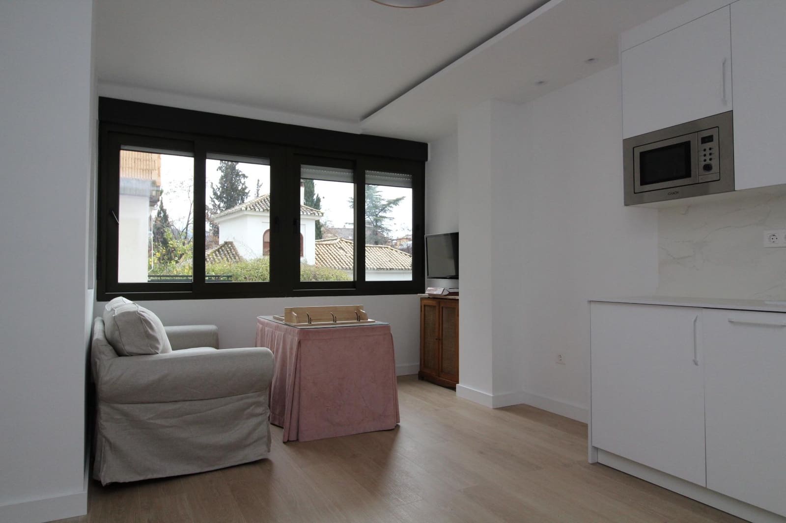 Studio for rent in Granada city with pool - € 750 (Ref: 9748158)