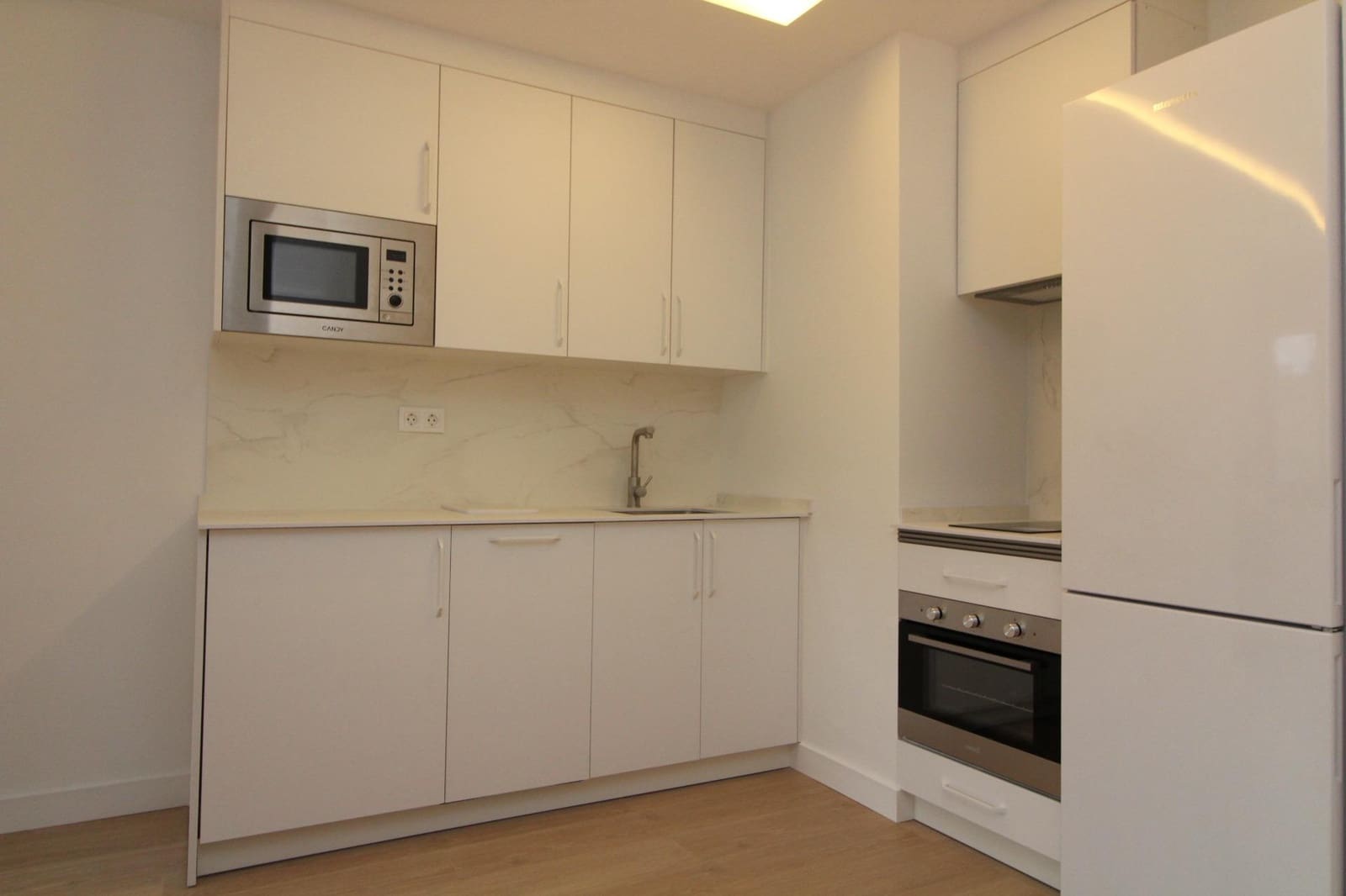 Studio for rent in Granada city with pool - € 750 (Ref: 9748158)