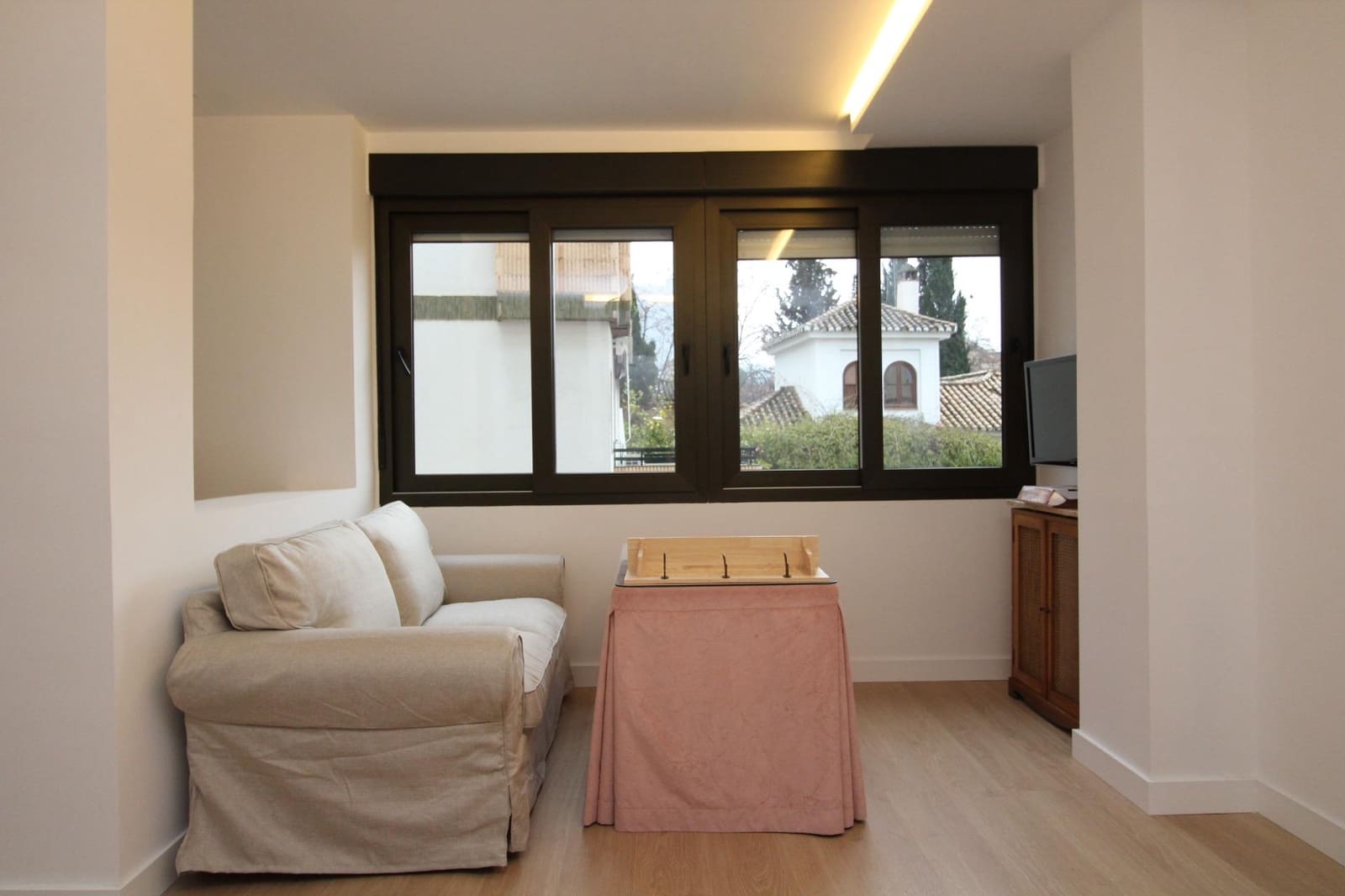 Studio for rent in Granada city with pool - € 750 (Ref: 9748158)
