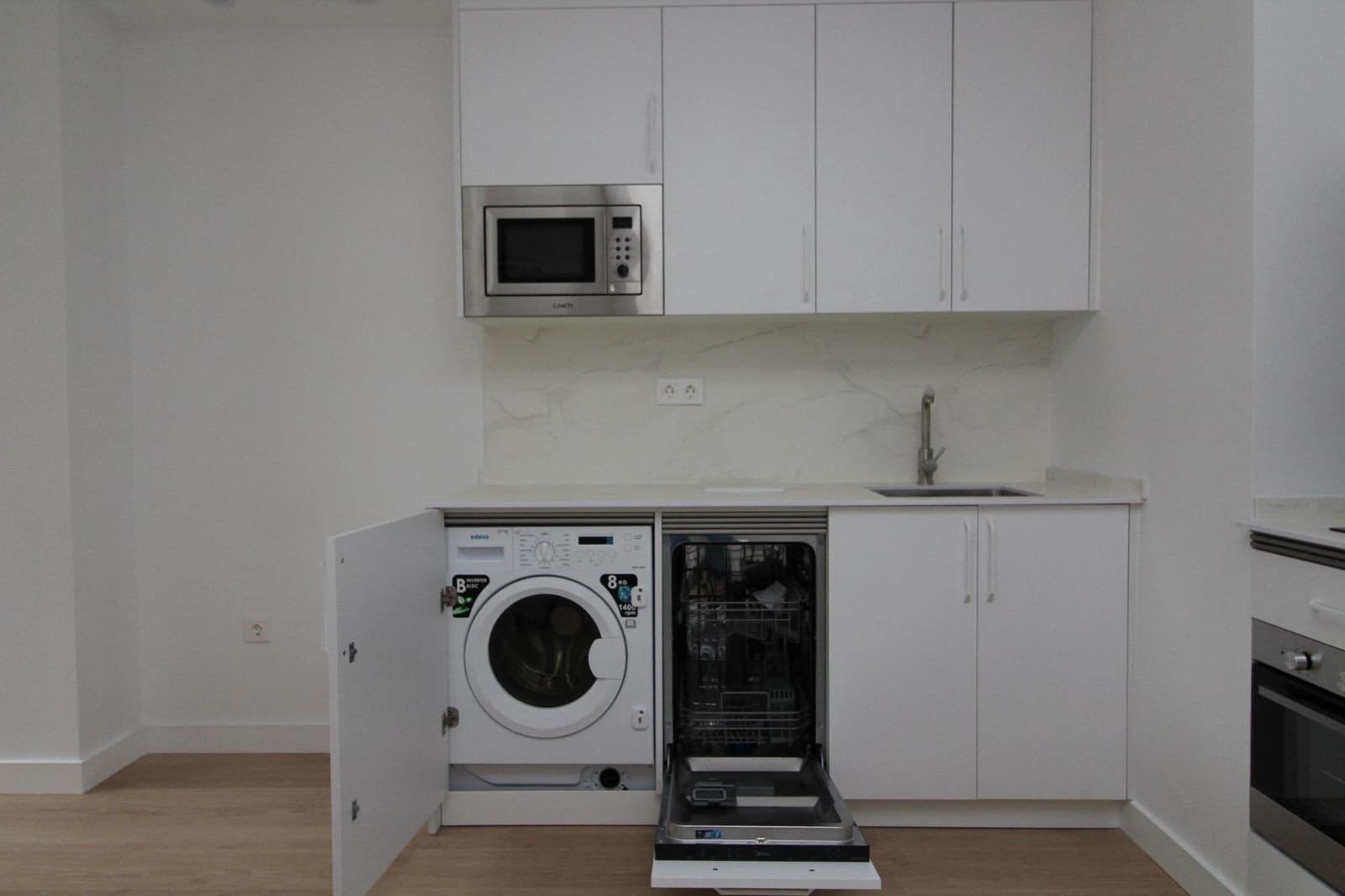 Studio for rent in Granada city with pool - € 750 (Ref: 9748158)