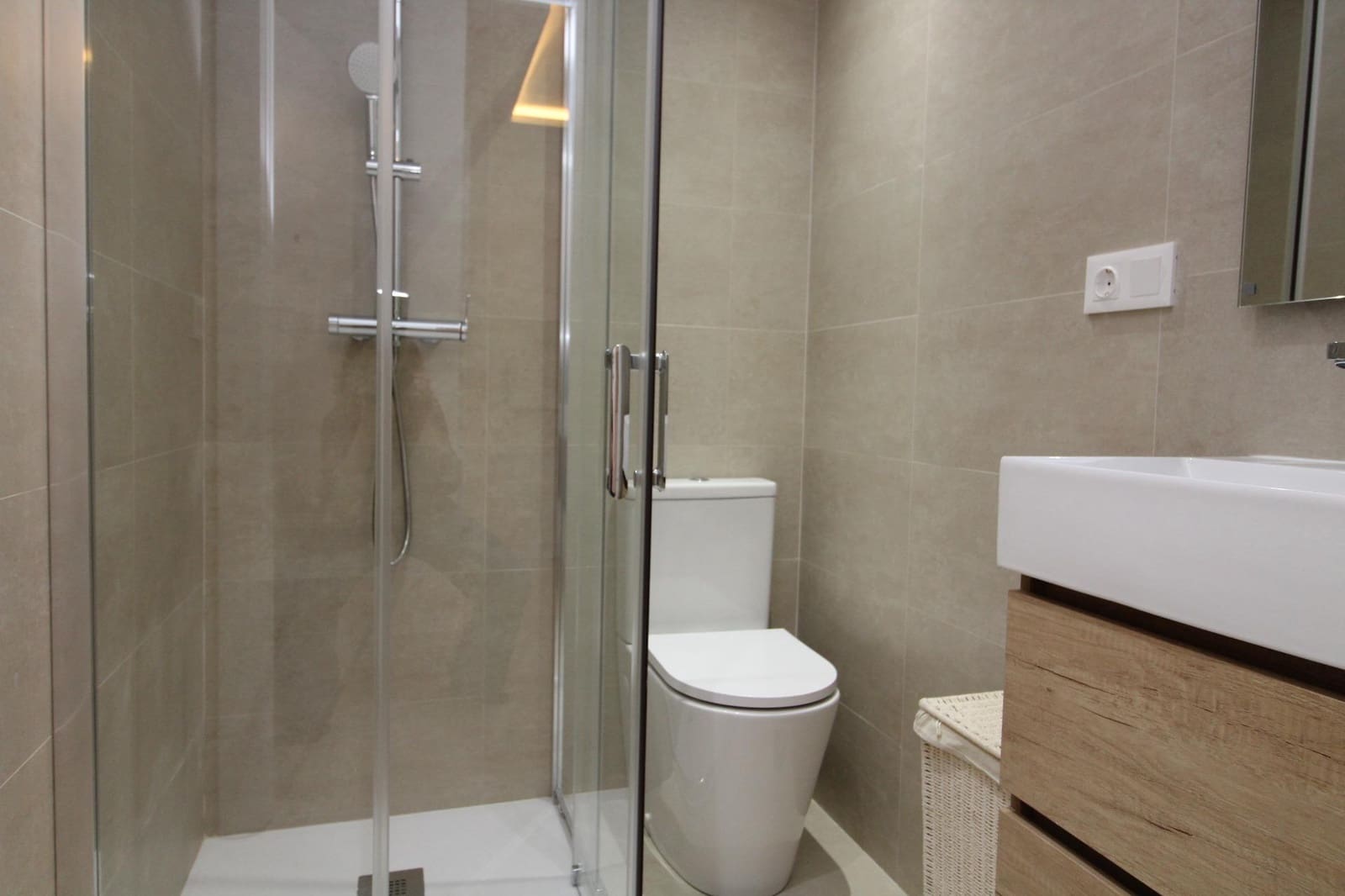 Studio for rent in Granada city with pool - € 750 (Ref: 9748158)