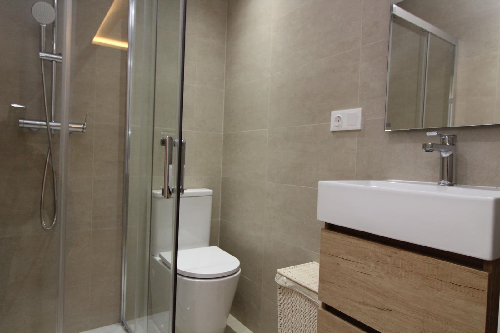 Studio for rent in Granada city with pool - € 750 (Ref: 9748158)