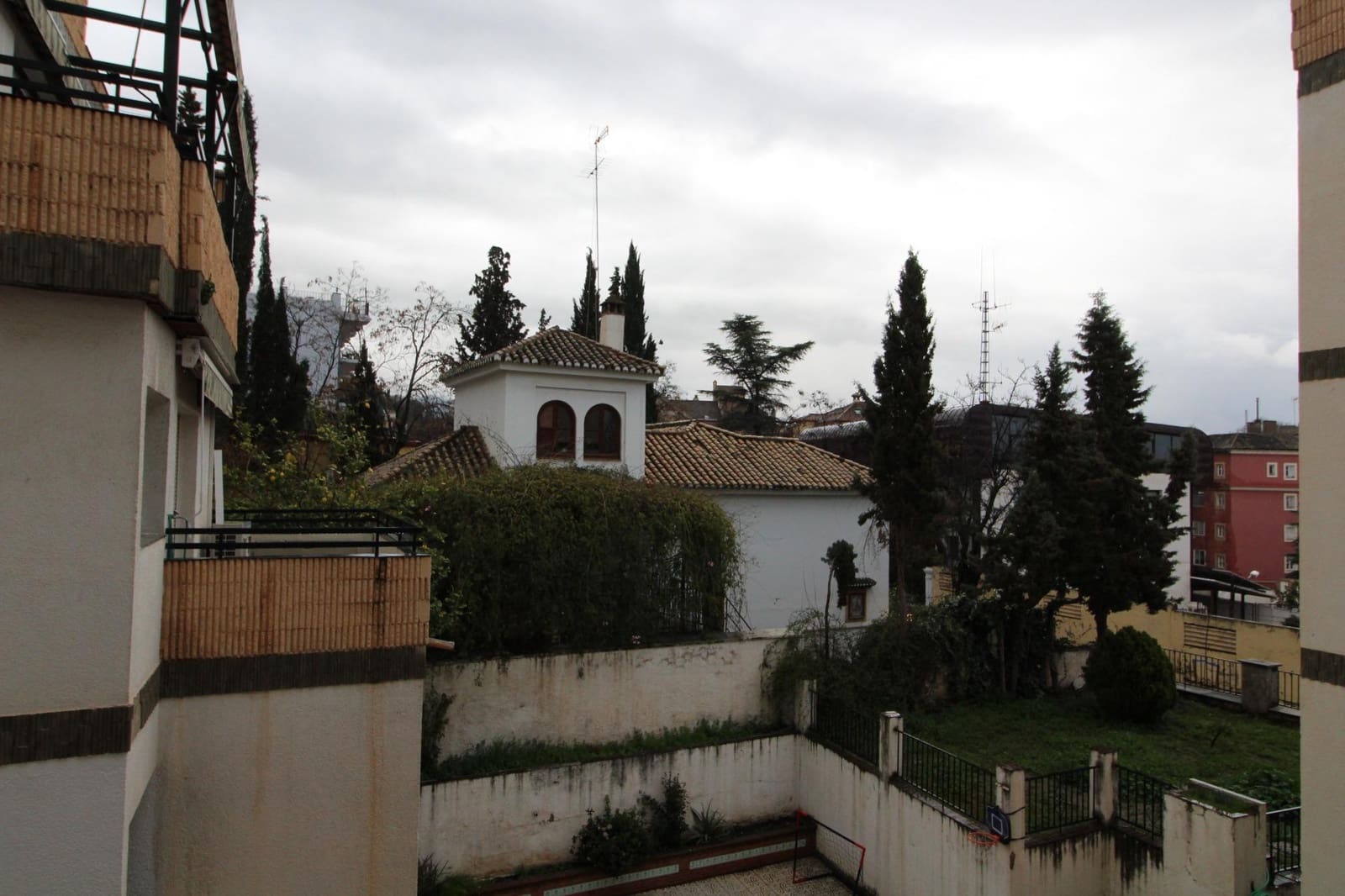 Studio for rent in Granada city with pool - € 750 (Ref: 9748158)