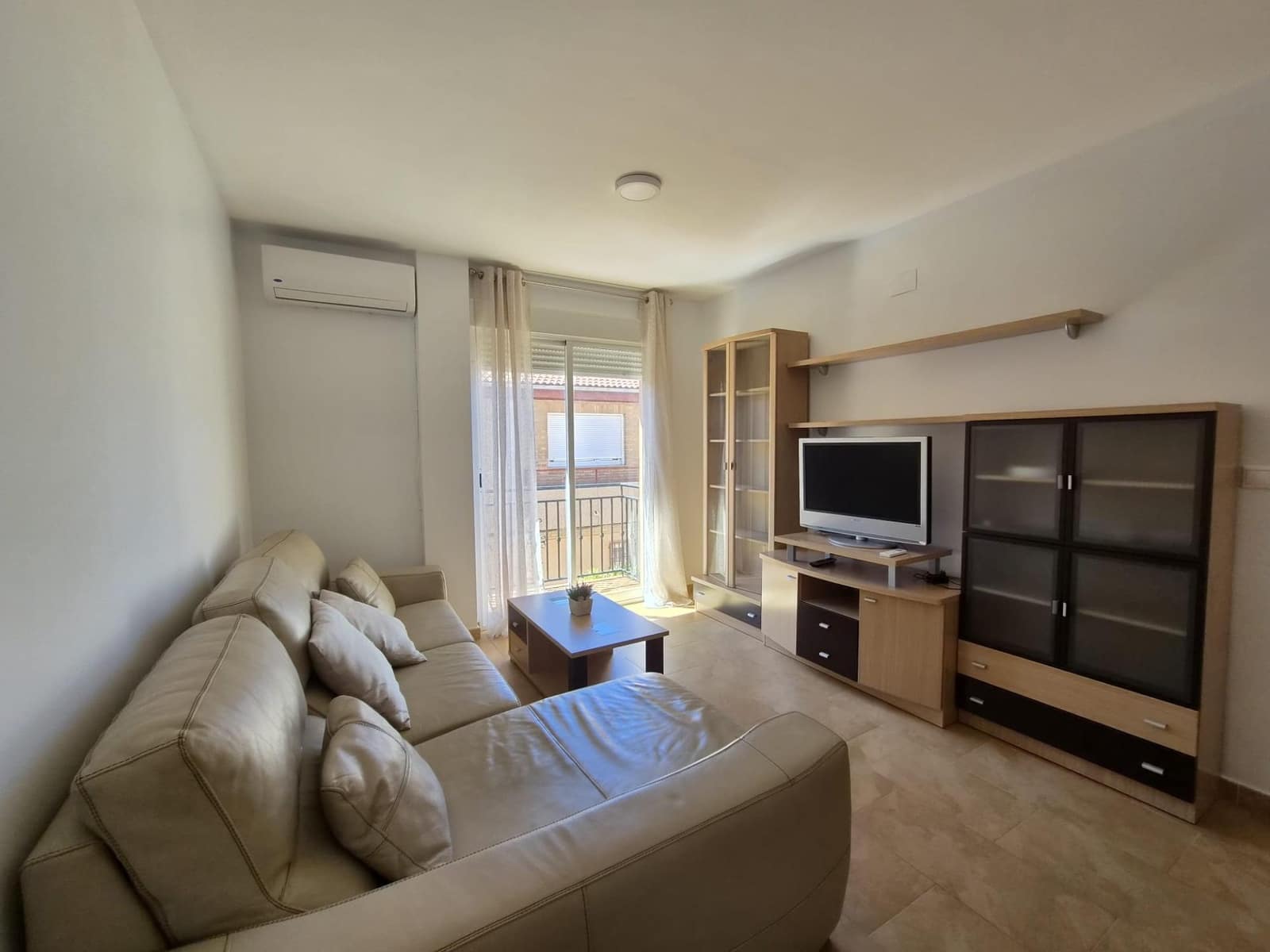 2 slaapkamer Flat te huur in Armilla met garage - € 700 (Ref: 9748159)