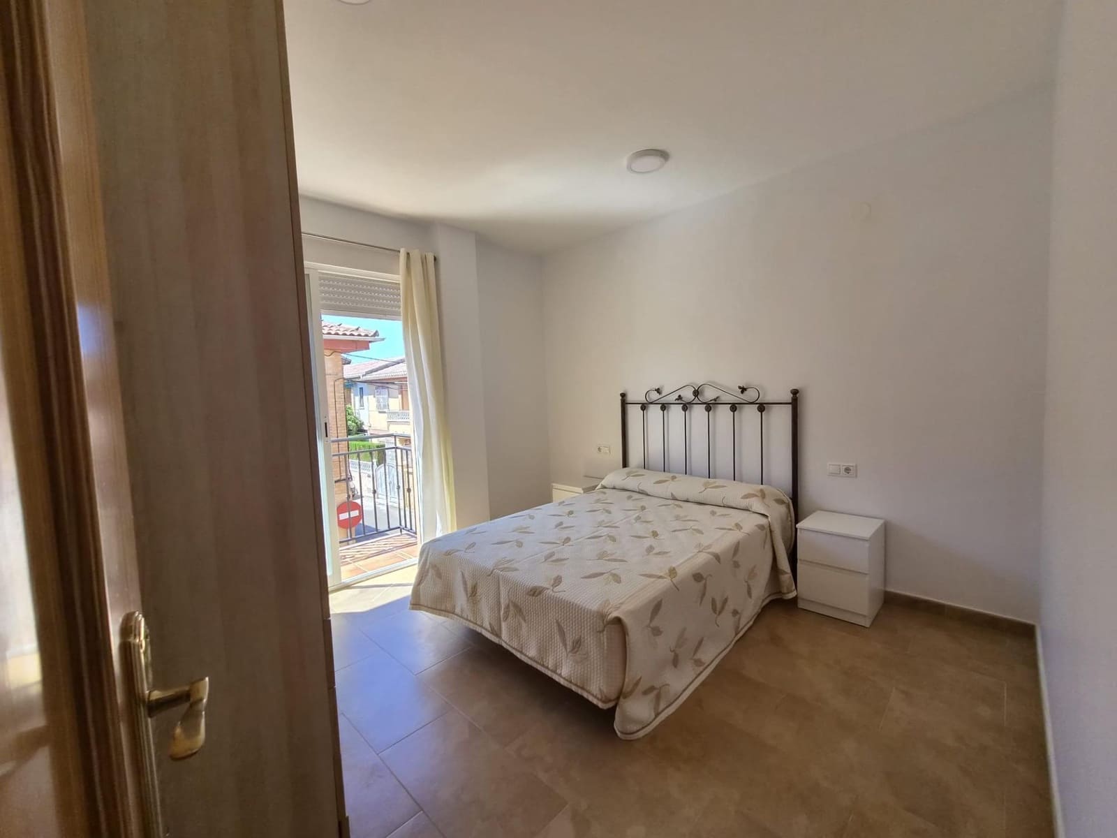 2 slaapkamer Flat te huur in Armilla met garage - € 700 (Ref: 9748159)