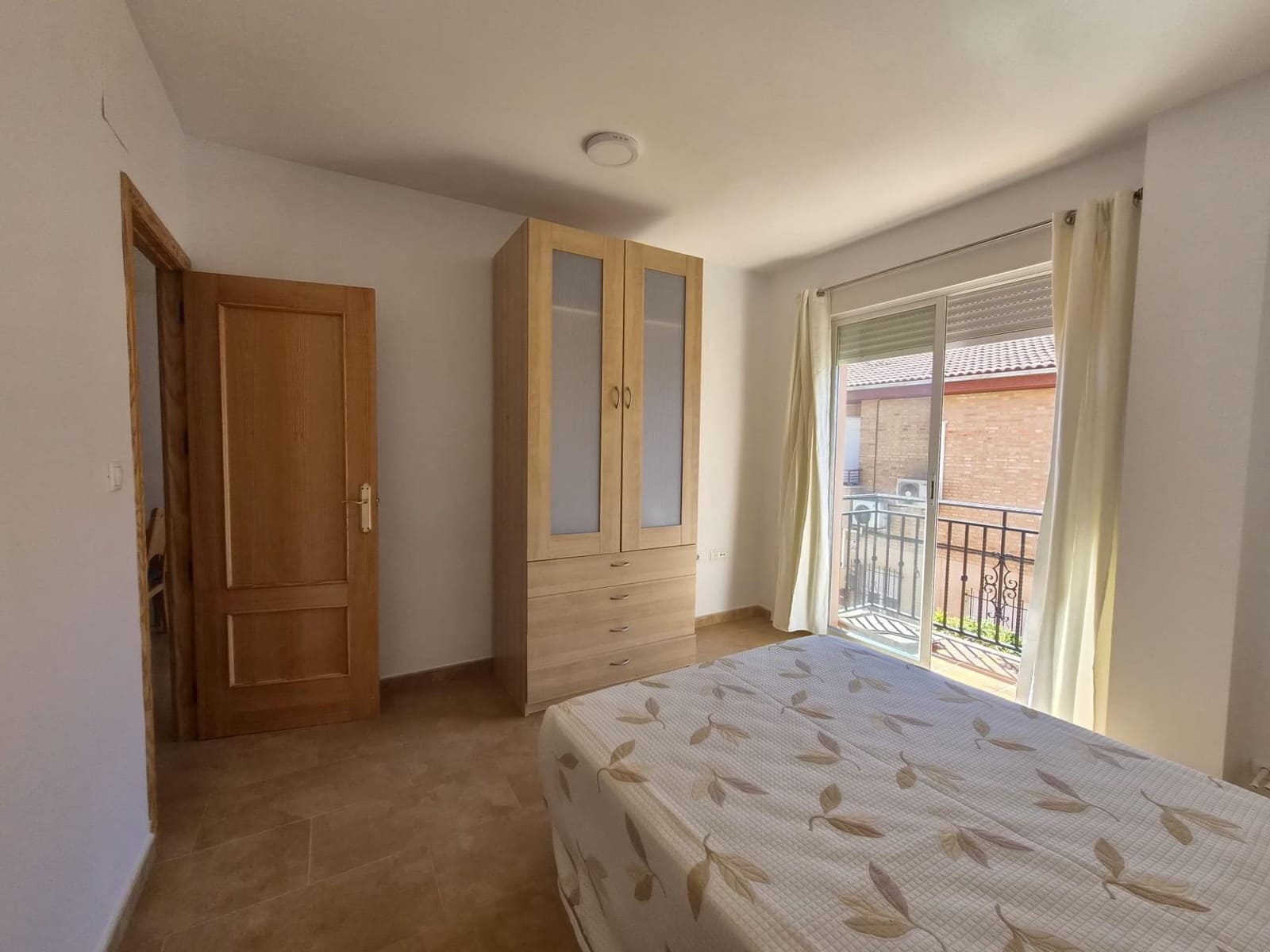 2 slaapkamer Flat te huur in Armilla met garage - € 700 (Ref: 9748159)