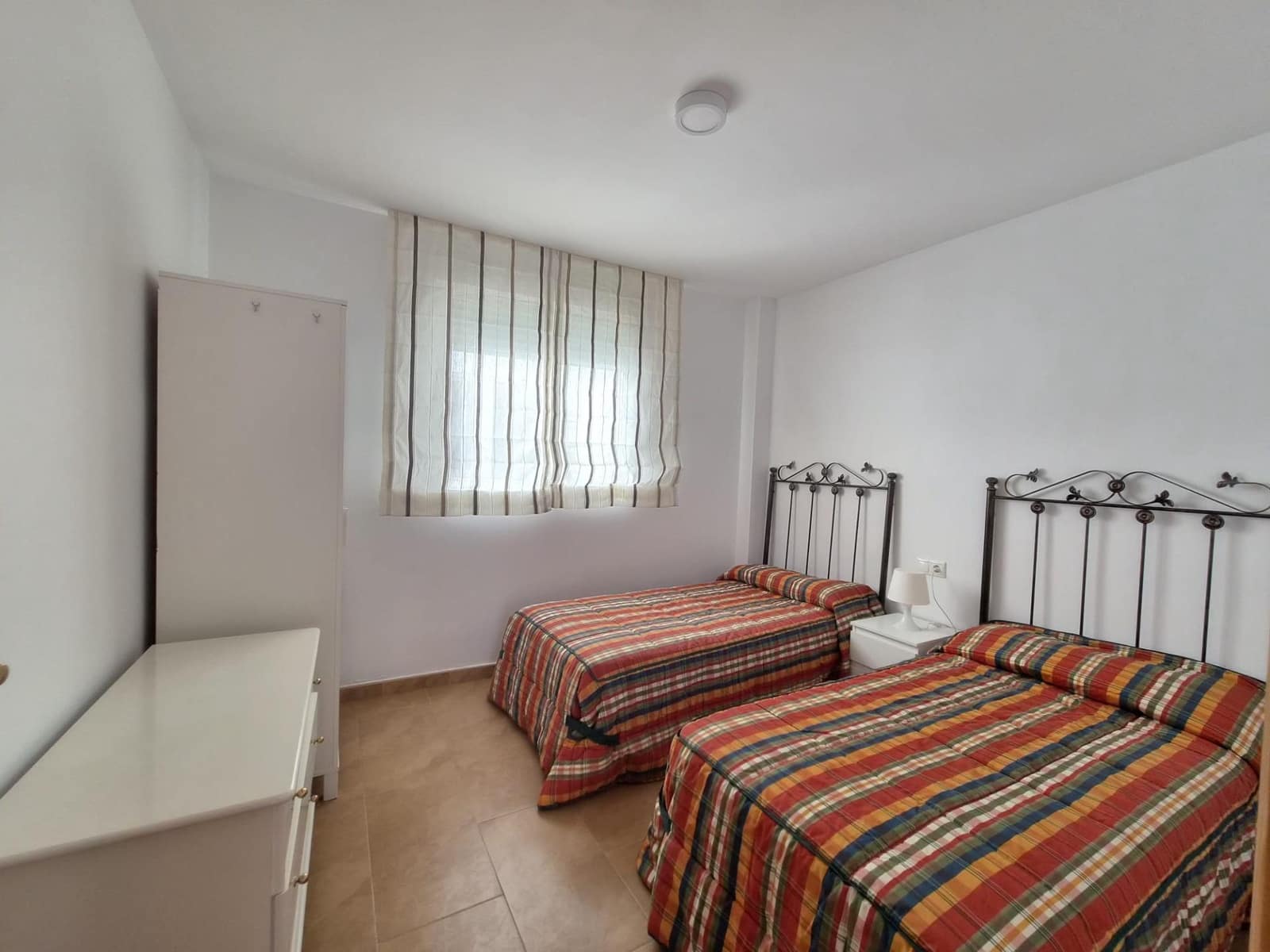 2 slaapkamer Flat te huur in Armilla met garage - € 700 (Ref: 9748159)