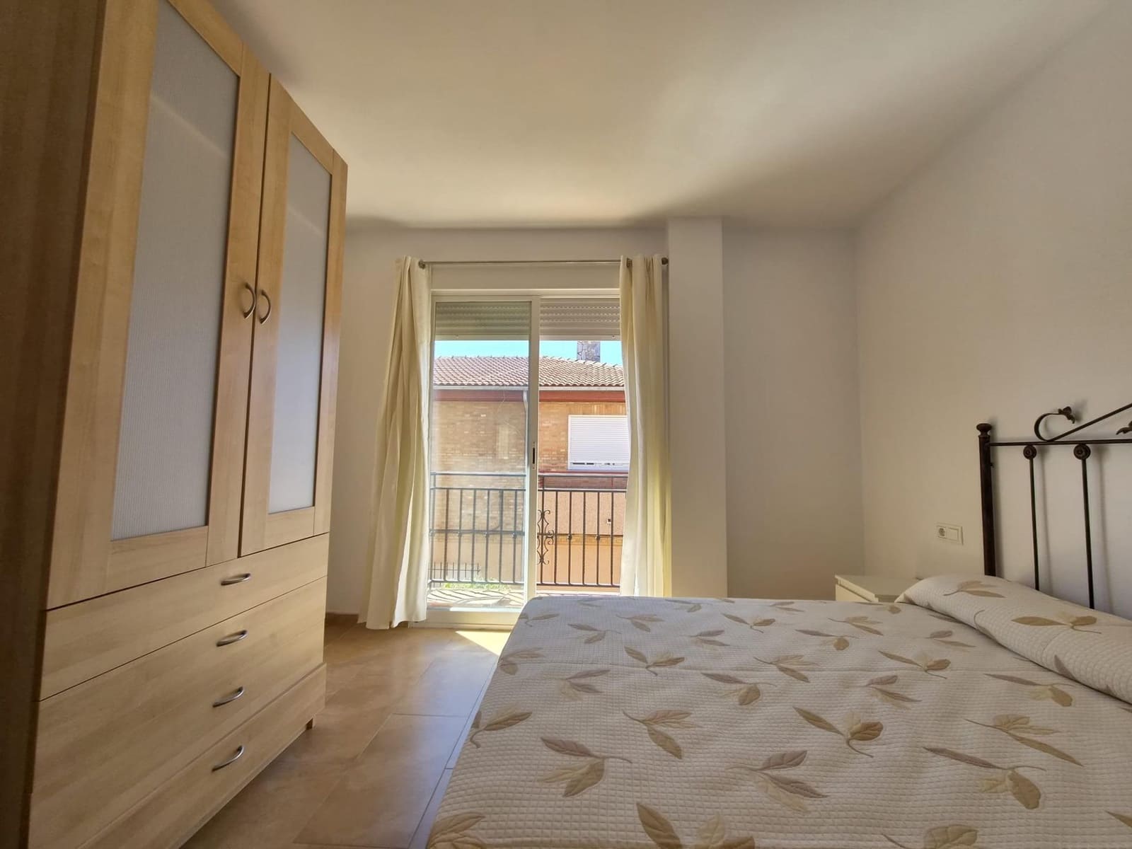 2 slaapkamer Flat te huur in Armilla met garage - € 700 (Ref: 9748159)