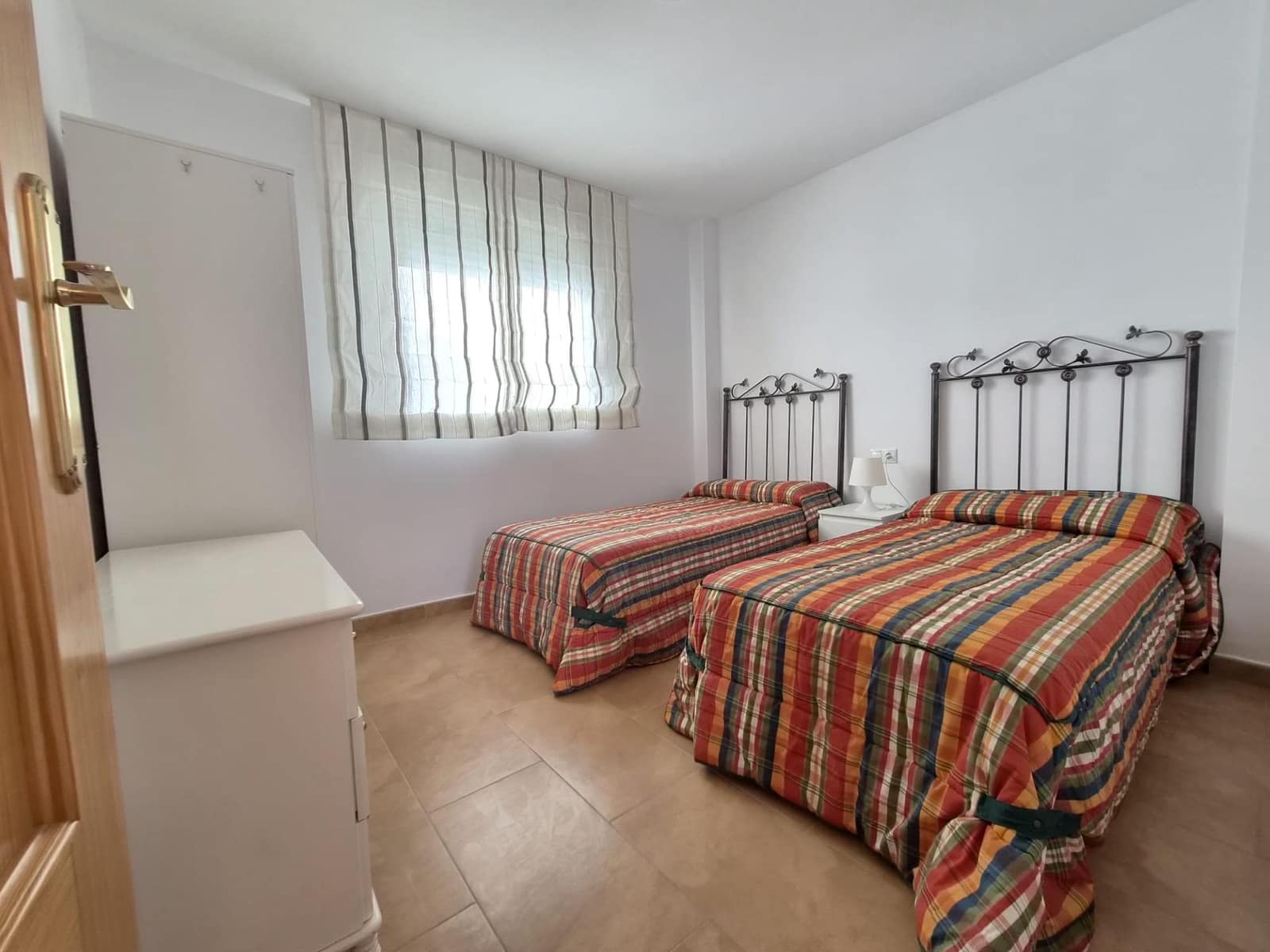 2 slaapkamer Flat te huur in Armilla met garage - € 700 (Ref: 9748159)