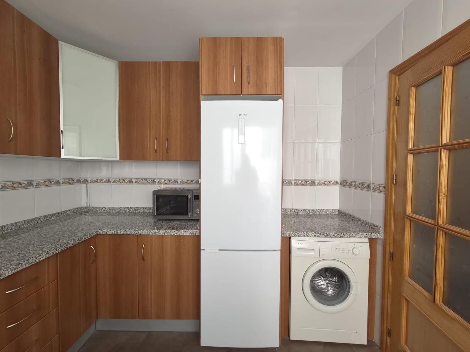 2 slaapkamer Flat te huur in Armilla met garage - € 700 (Ref: 9748159)