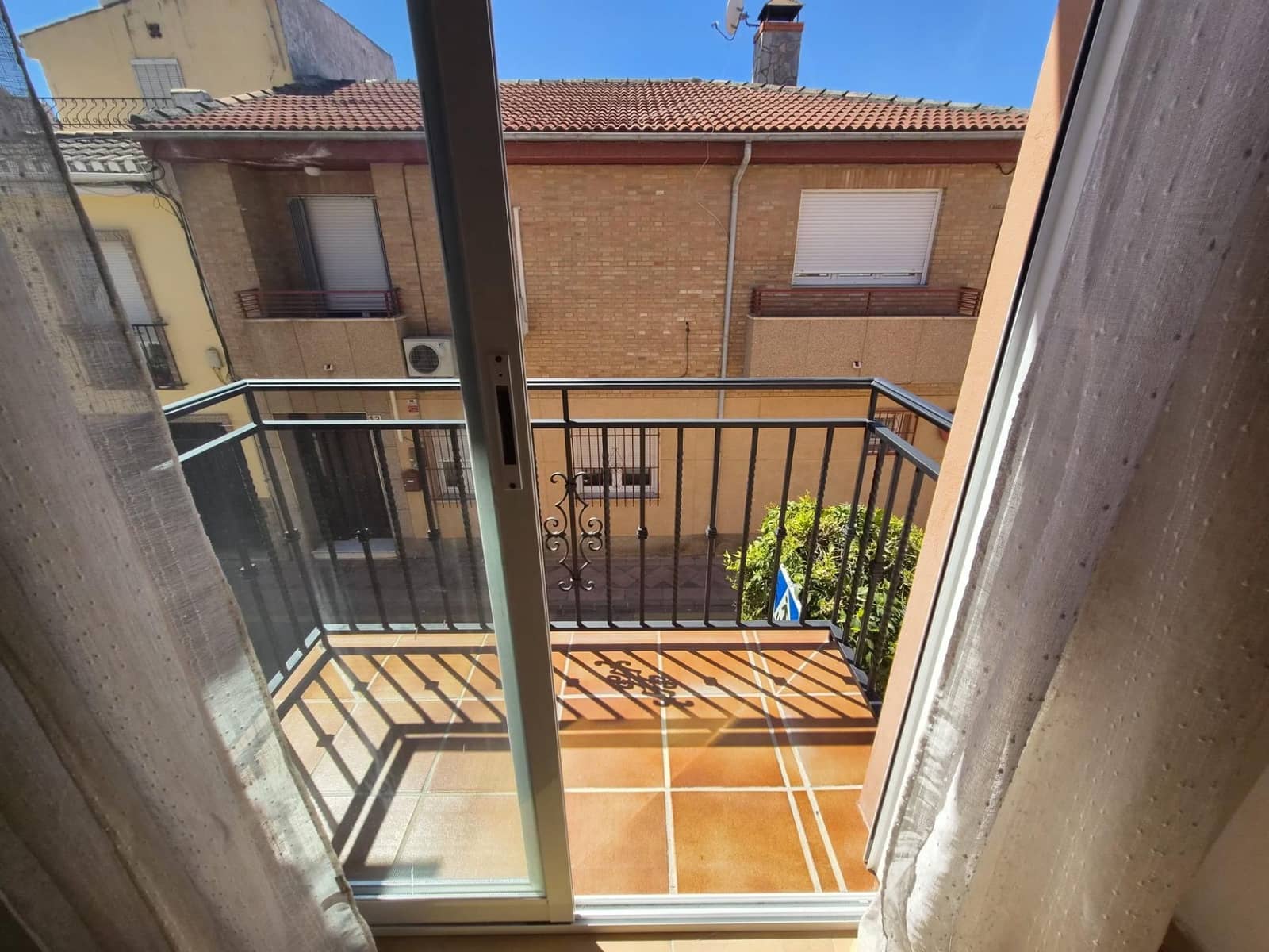 2 slaapkamer Flat te huur in Armilla met garage - € 700 (Ref: 9748159)