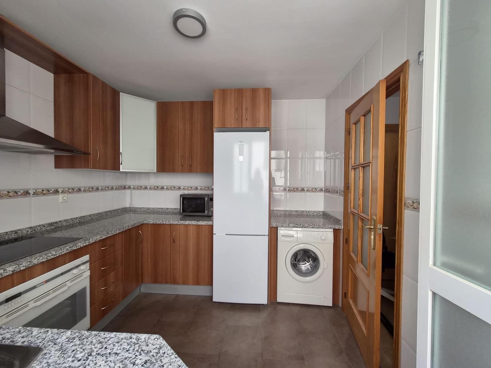2 slaapkamer Flat te huur in Armilla met garage - € 700 (Ref: 9748159)