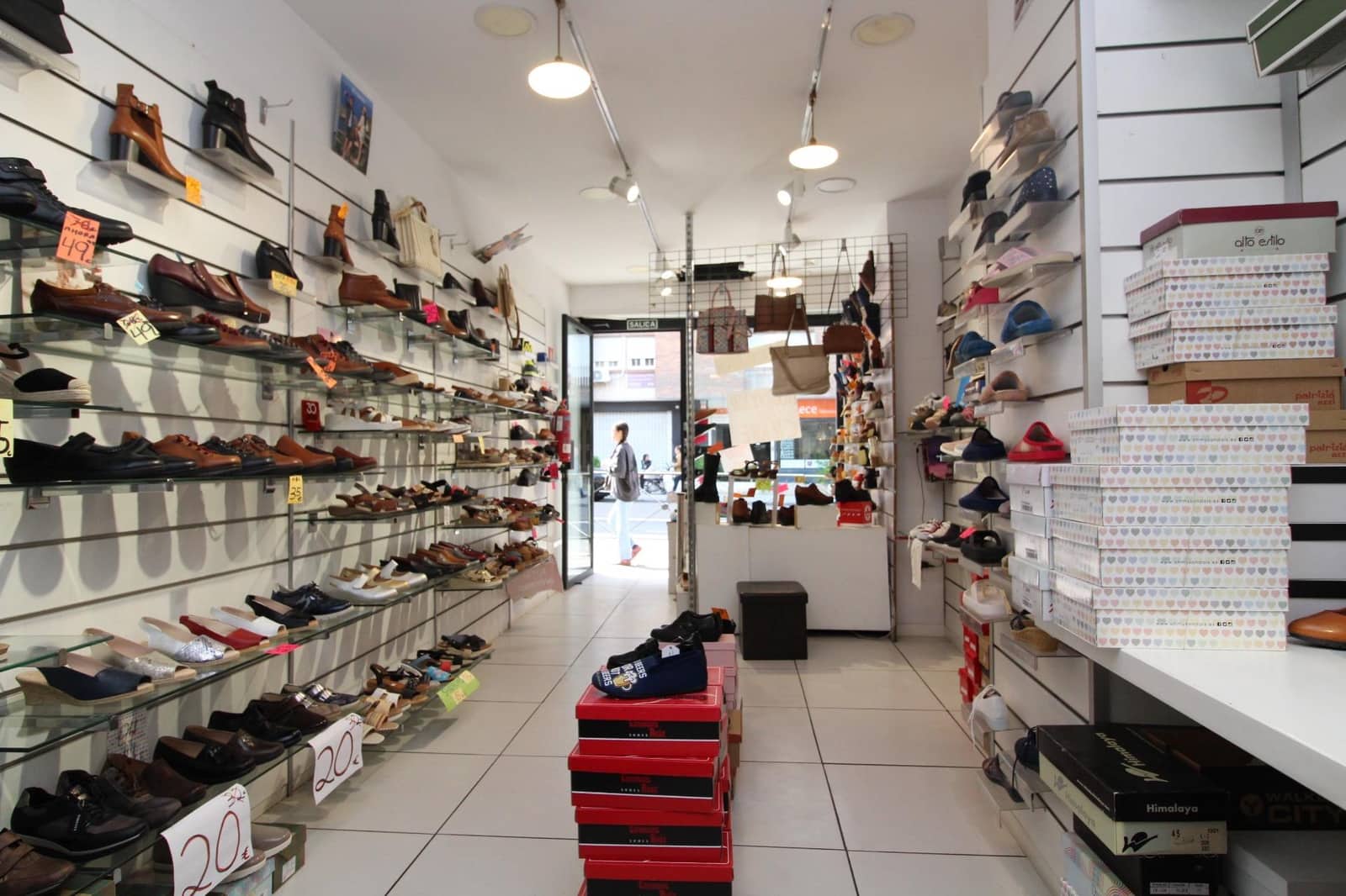 Erhverv til leje i Granada by - € 650 (Ref: 9755863)