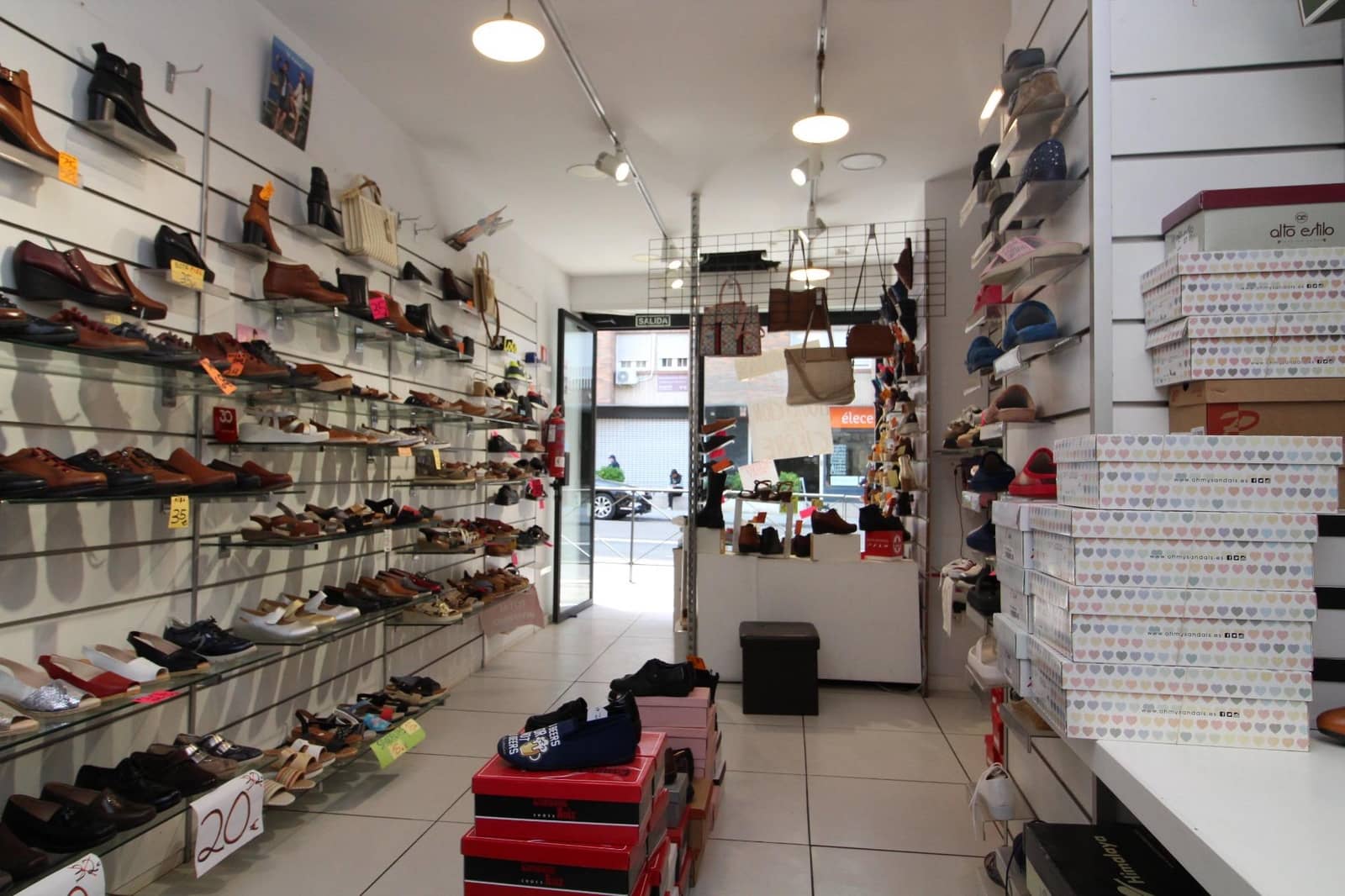 Erhverv til leje i Granada by - € 650 (Ref: 9755863)