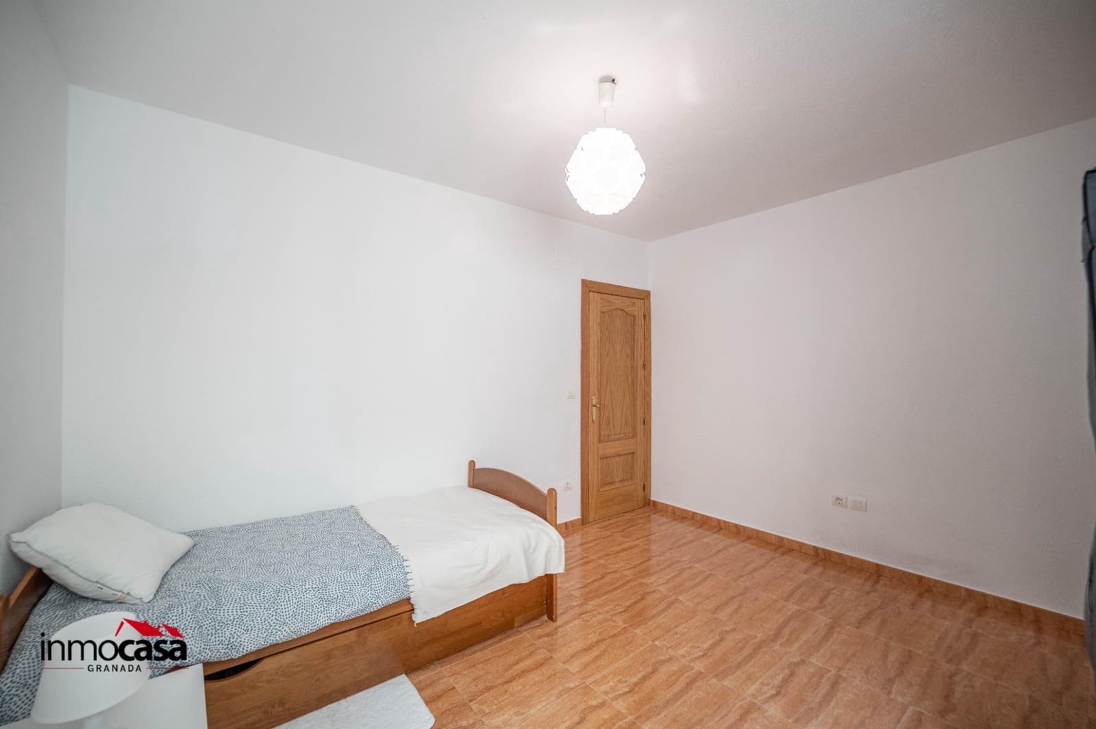 3 bedroom Flat for sale in Ogijares with garage - € 219,900 (Ref: 9820643)