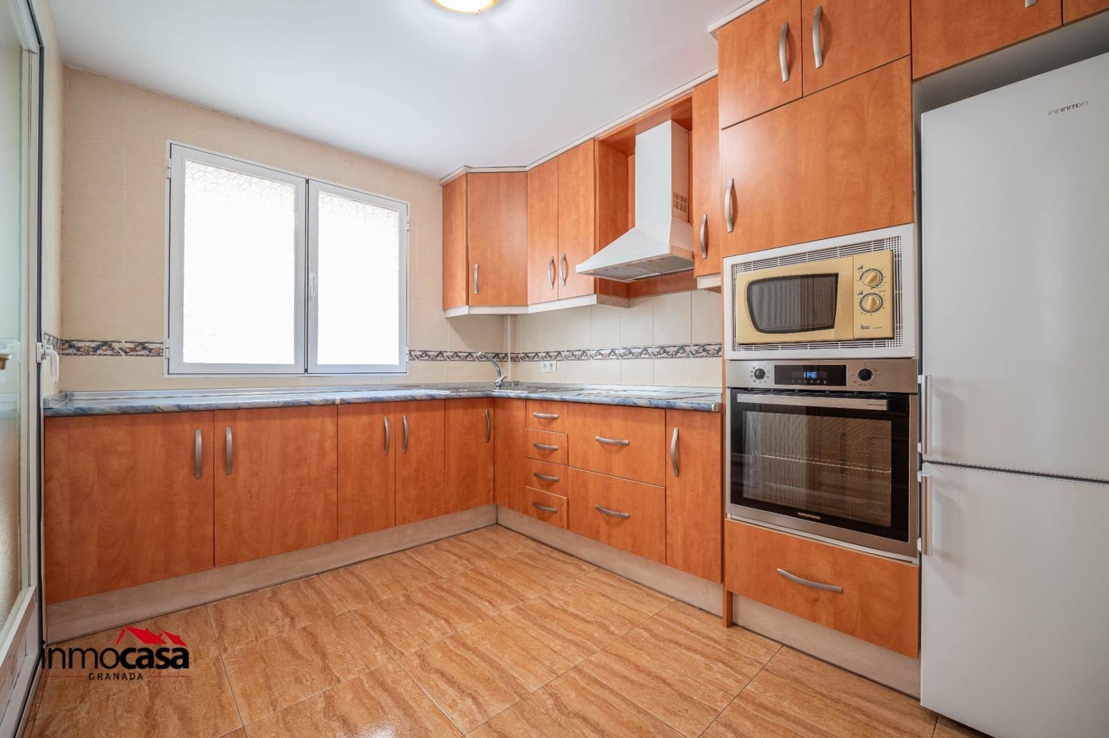 3 bedroom Flat for sale in Ogijares with garage - € 219,900 (Ref: 9820643)