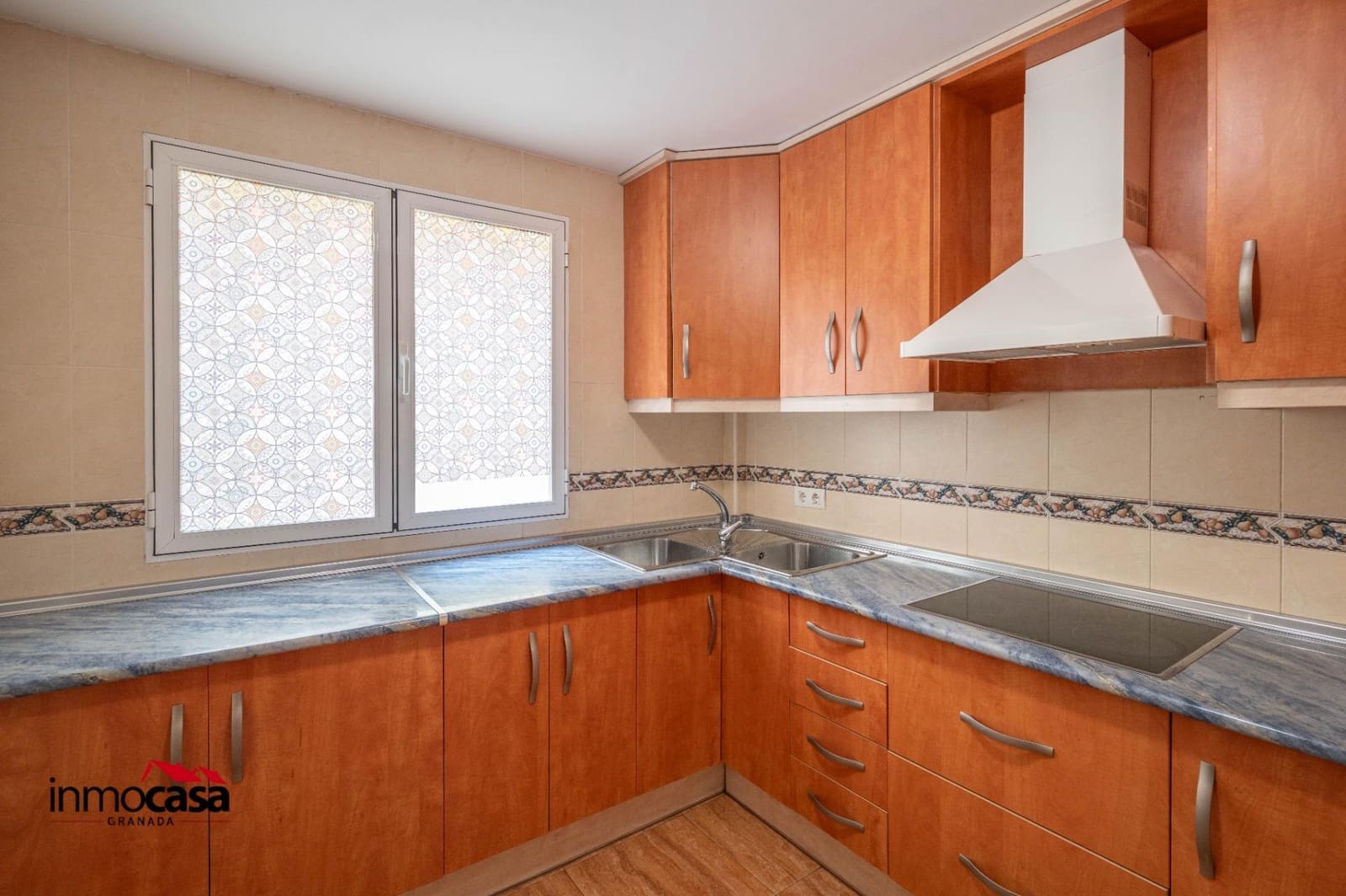 3 bedroom Flat for sale in Ogijares with garage - € 219,900 (Ref: 9820643)