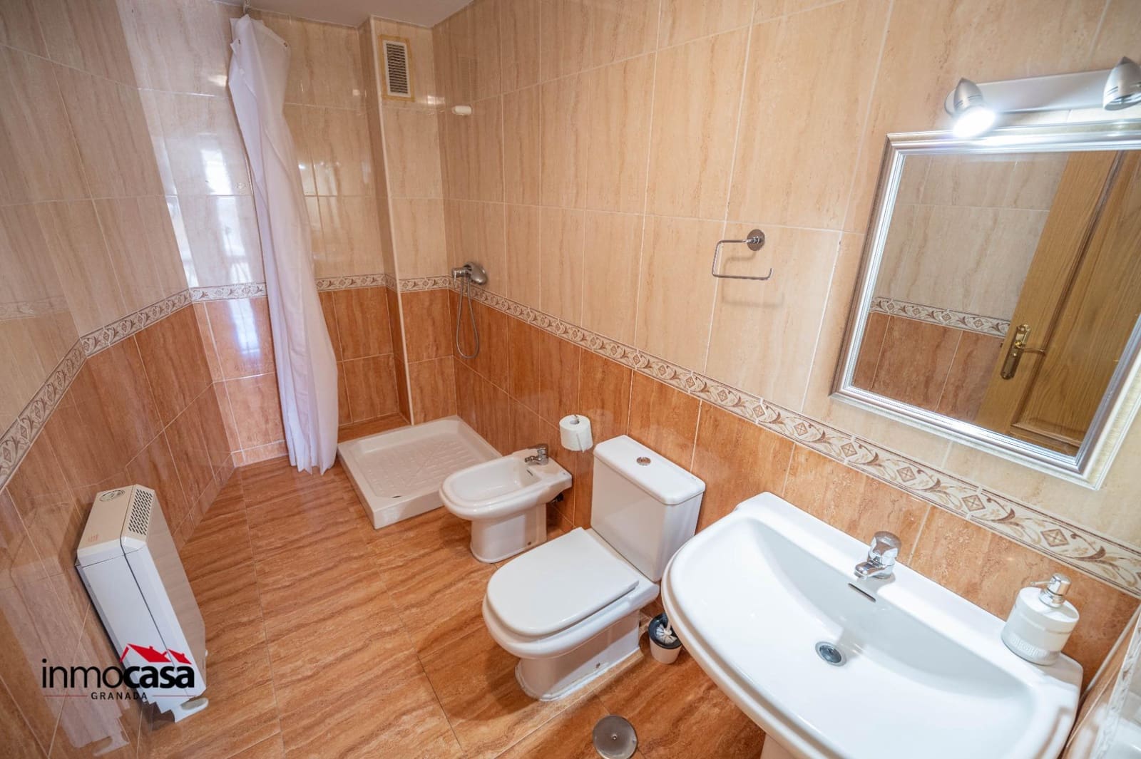 3 bedroom Flat for sale in Ogijares with garage - € 219,900 (Ref: 9820643)