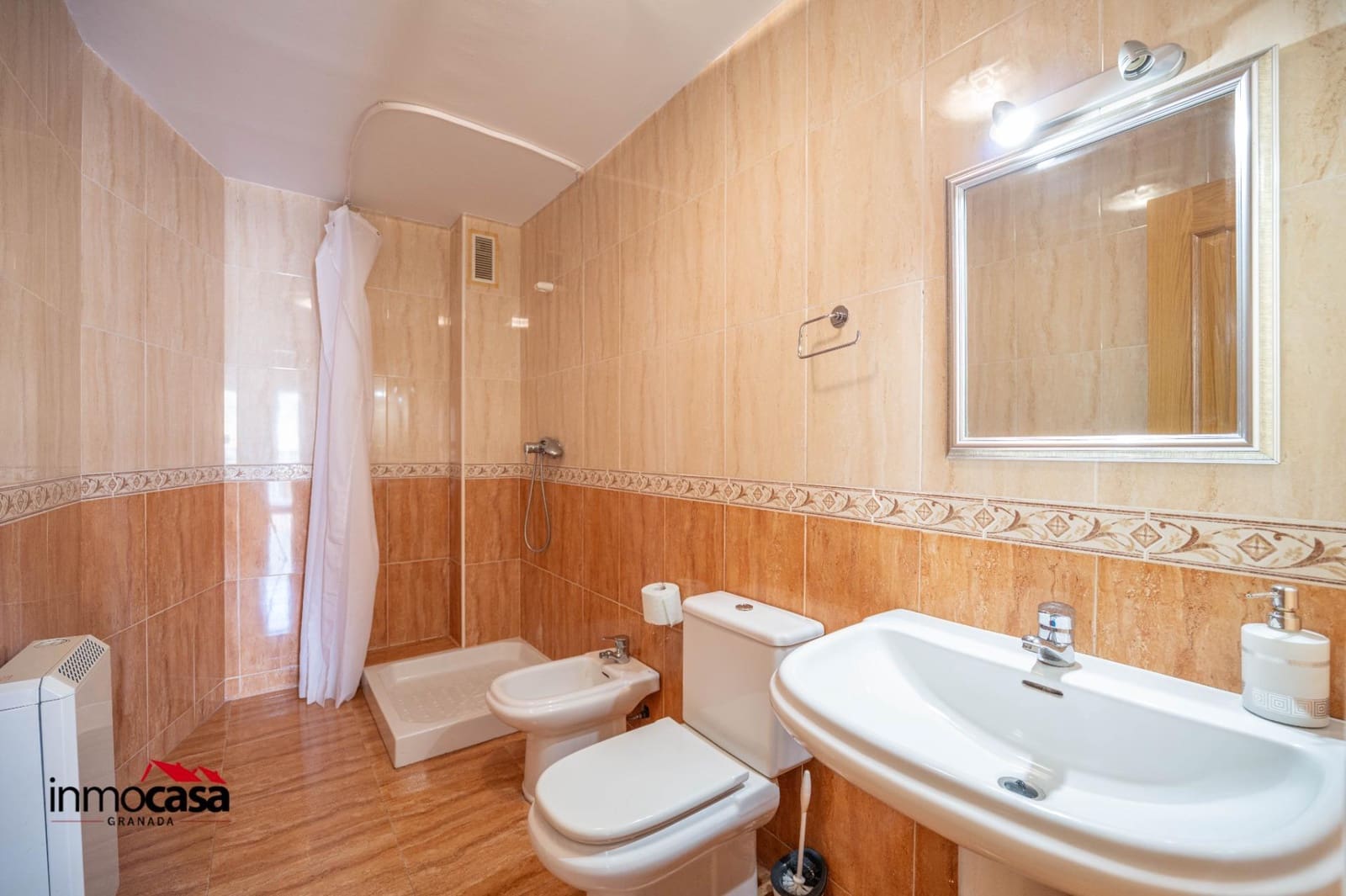 3 bedroom Flat for sale in Ogijares with garage - € 219,900 (Ref: 9820643)