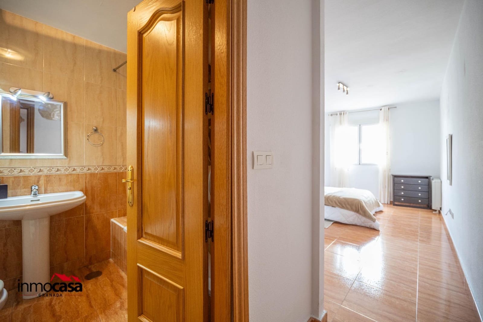 3 bedroom Flat for sale in Ogijares with garage - € 219,900 (Ref: 9820643)