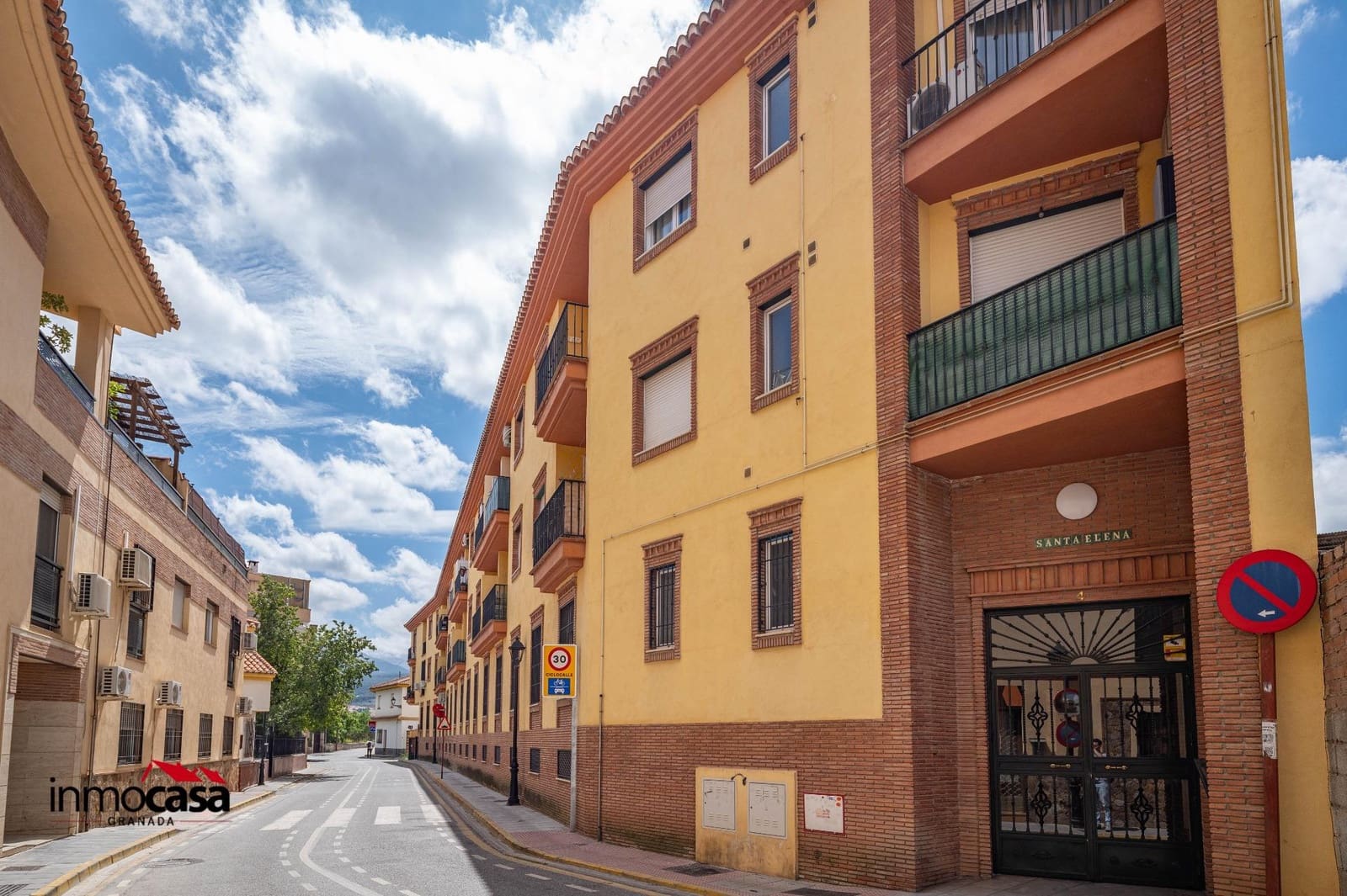 3 bedroom Flat for sale in Ogijares with garage - € 219,900 (Ref: 9820643)